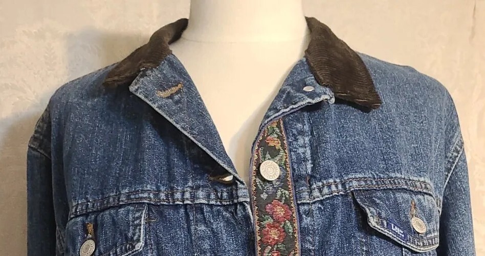 Lee Ladies Small Denim Jacket Corduroy Collar & Cuffs Brocade Placket