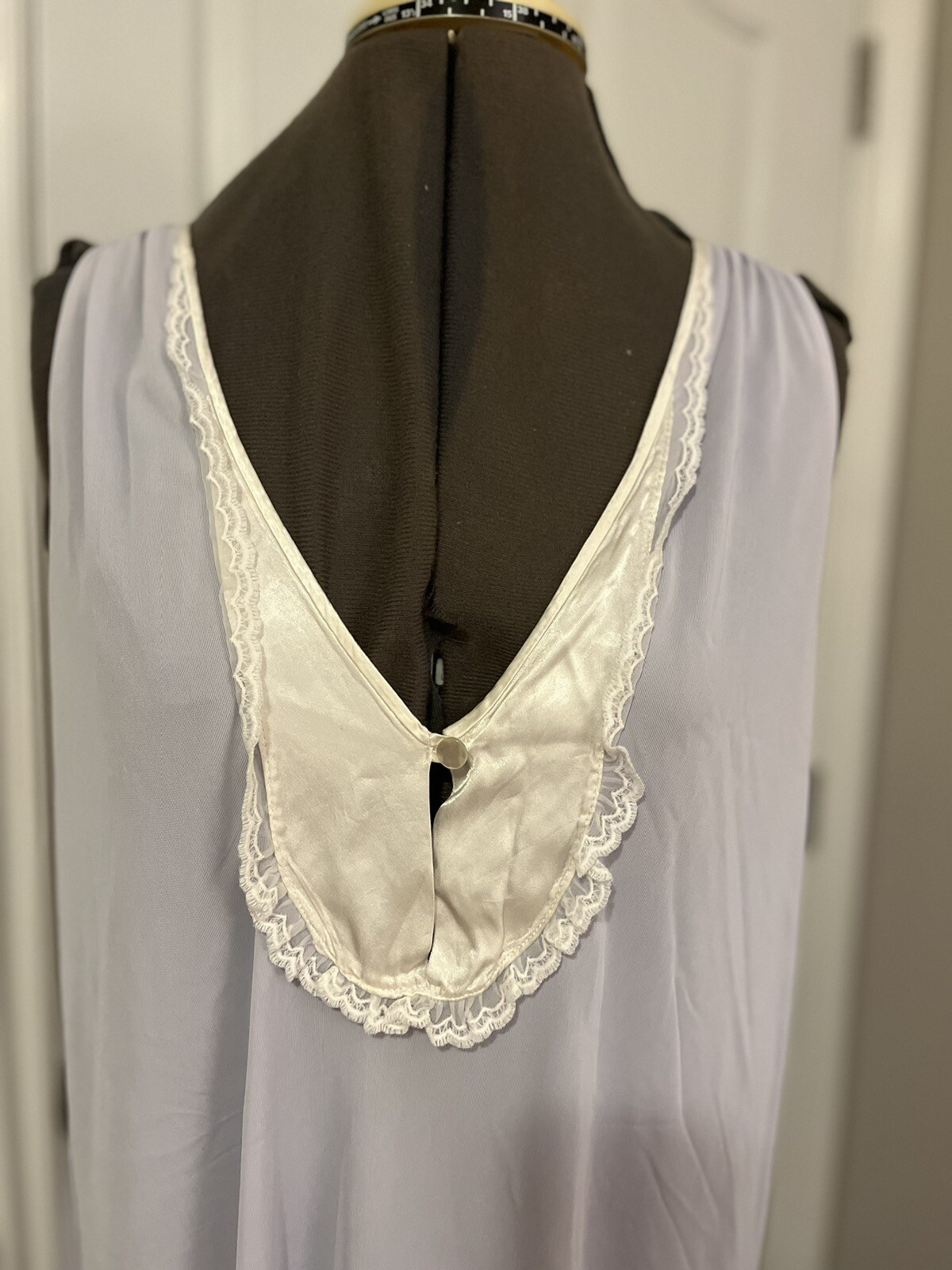VINTAGE SET 2-PIECE NYLON PEIGNOIR NIGHT GOWN & ROBE PALE PURPLE MEDIUM