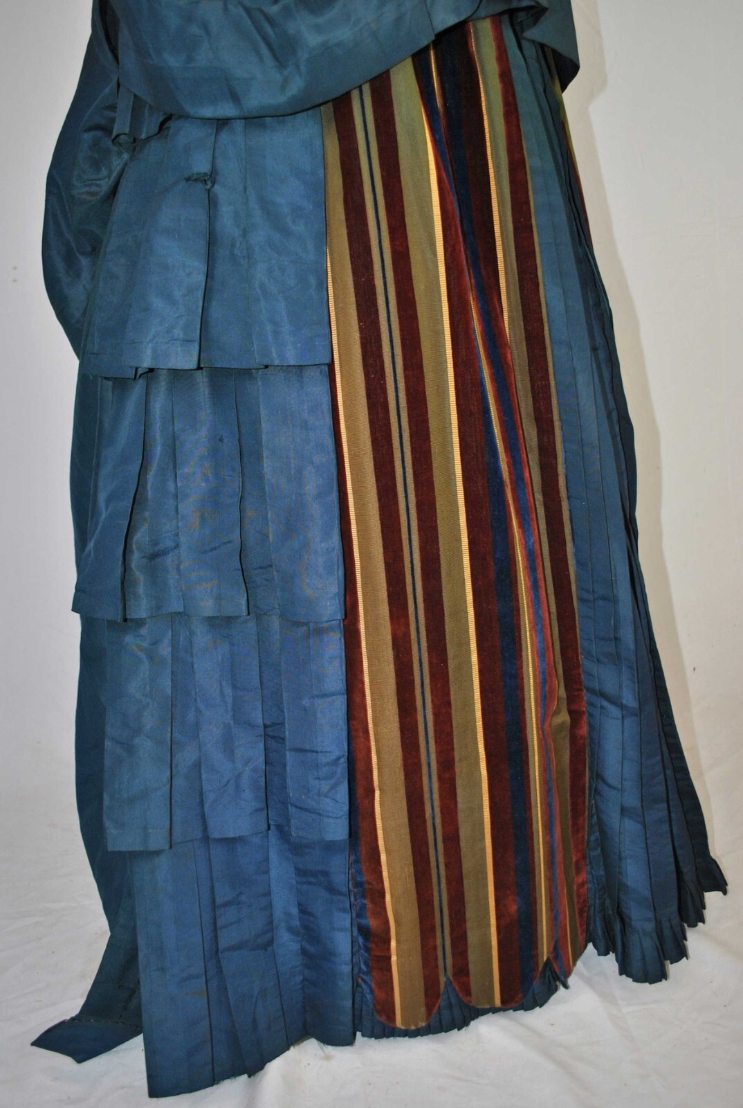 VICTORIAN 2 PIECE SATIN AND VELVET VISITING DRESS 1890s WITH BONNET
