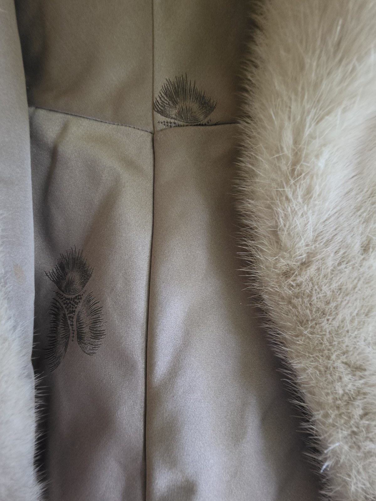 Vintage Tourmaline Blonde Mink Capelet Stole – Honey Beige – 19″ – Bridal Wrap
