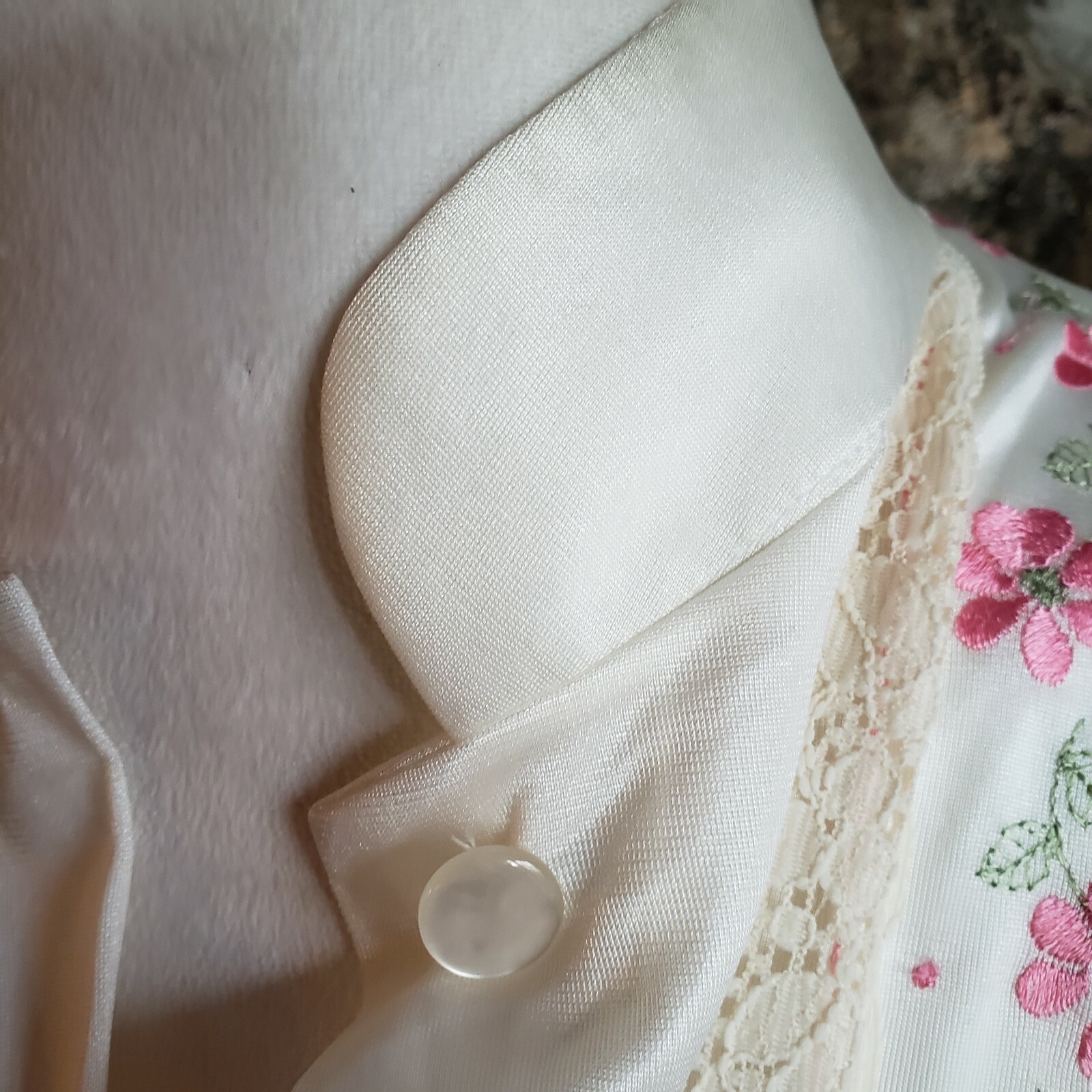 Vintage Robe Size S Cream Nylon Lace Housecoat Lounge Soiree div by Danielle