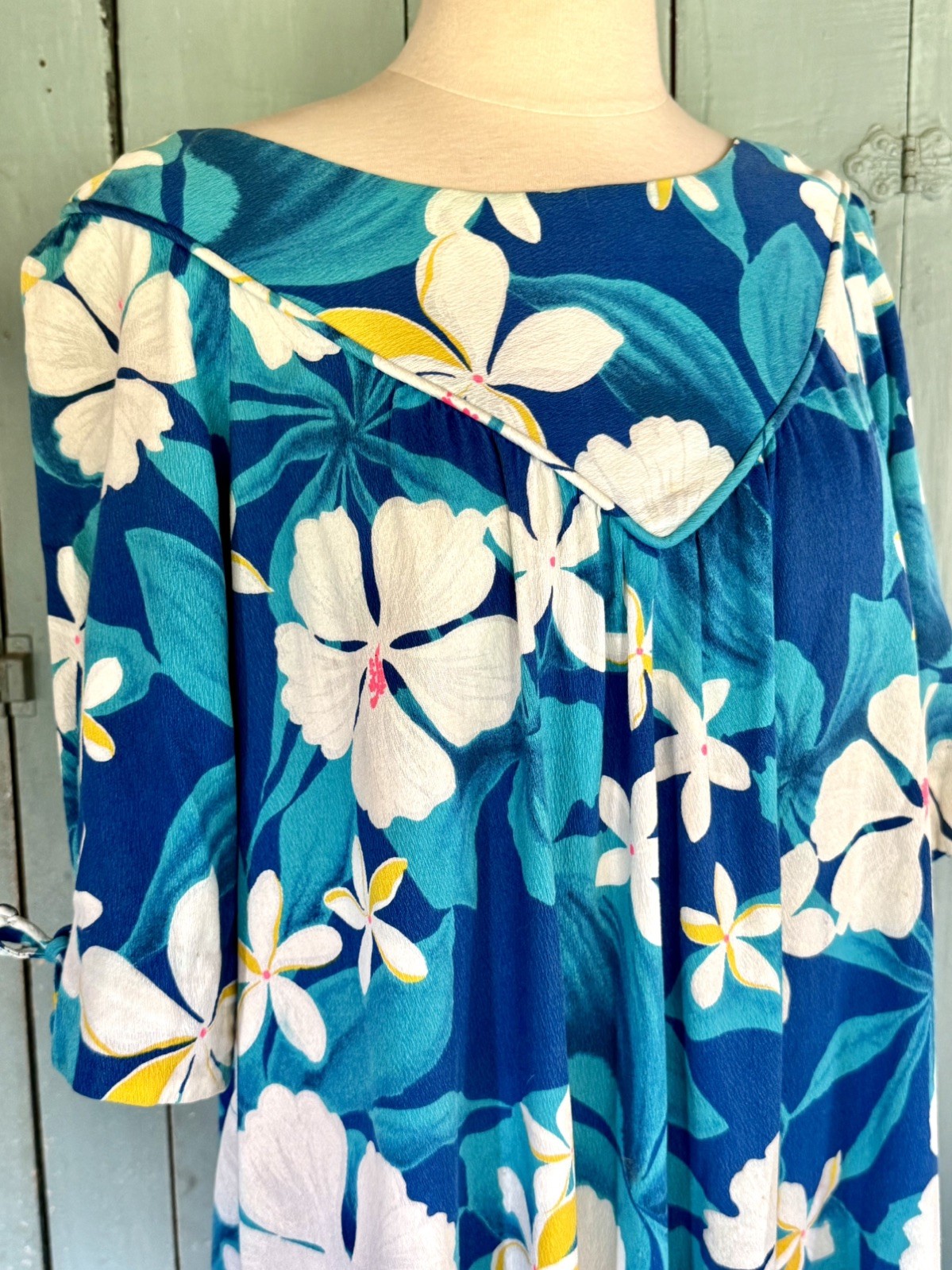 VTG 60’s Reef Hawaii Cotton Barkcloth Muumuu Dress V-Yoke Bow Slv Luau Tiki S/M