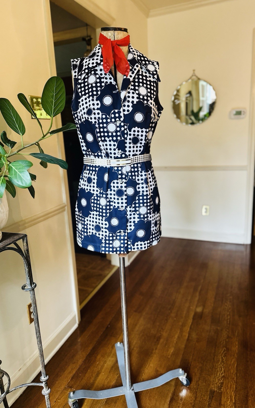 Vintage 60s/70s Mod Sheath Mini Dress Navy Blue White