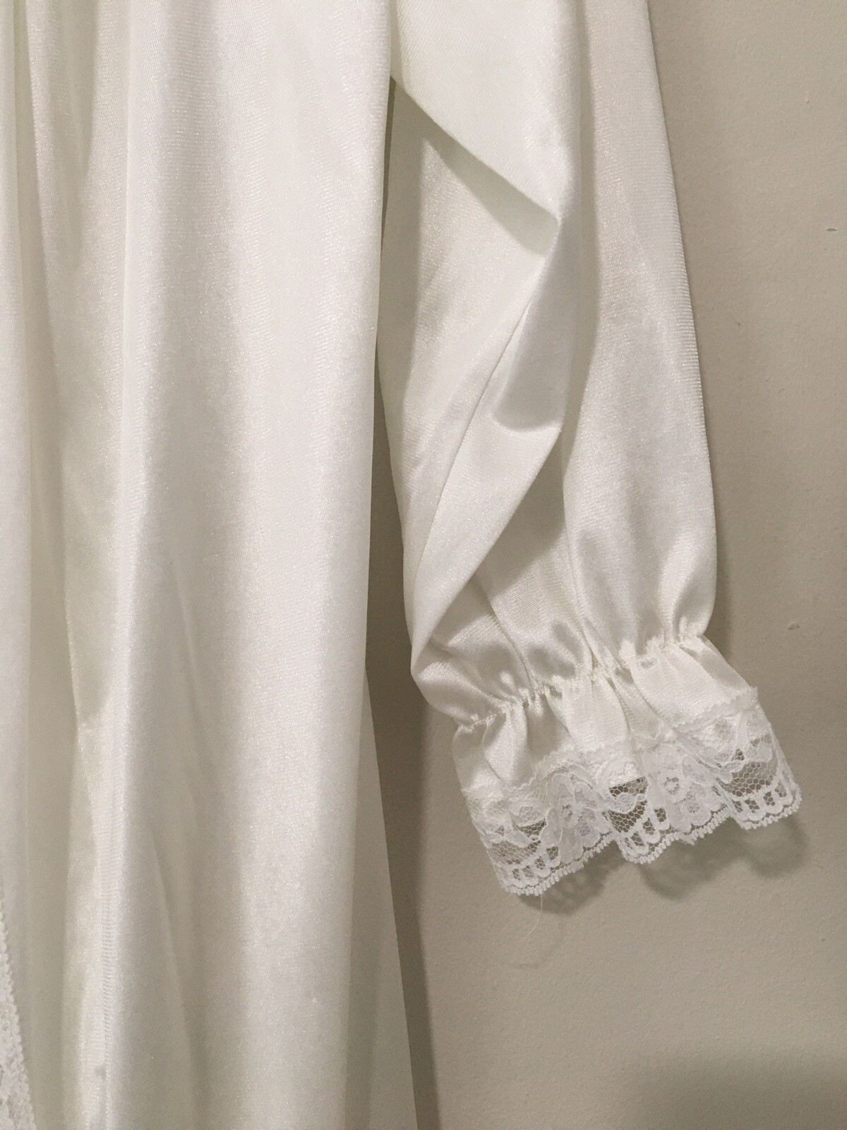 Vintage Glencraft White Robe With Lace Trim Union Label Size Small
