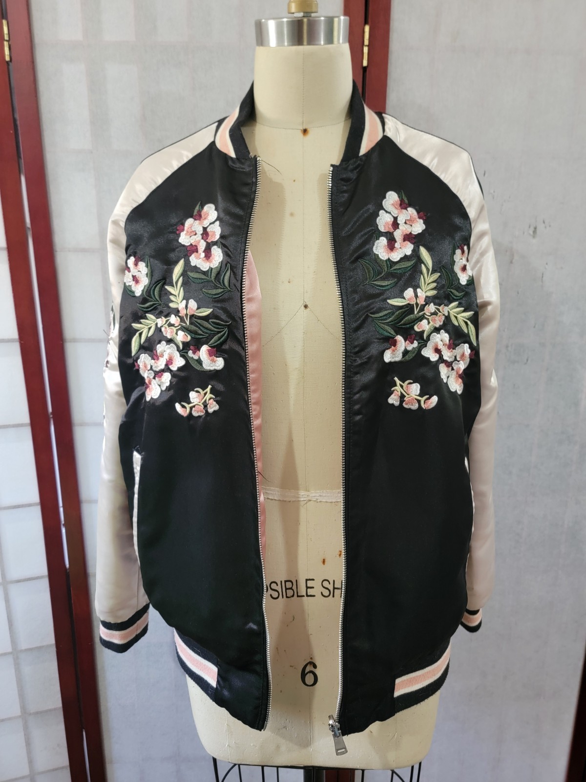 Vtg Embroidered Satin Stratavarious Reversible Bomber Jkt Floral Design sz Sml