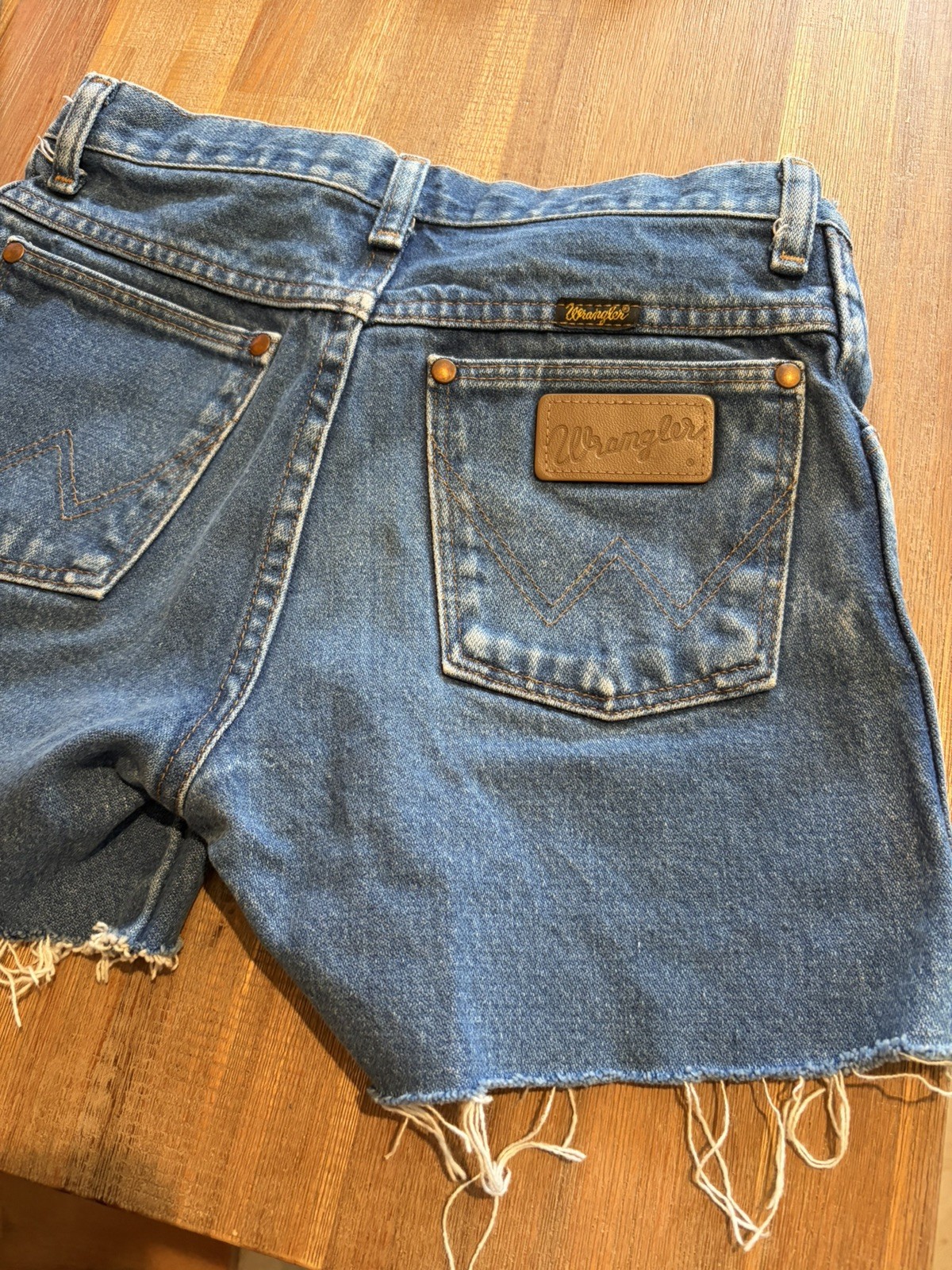 Wrangler 13MWZ Women’s Vintage Blue Denim Cut Off Shorts High Rise XS/S