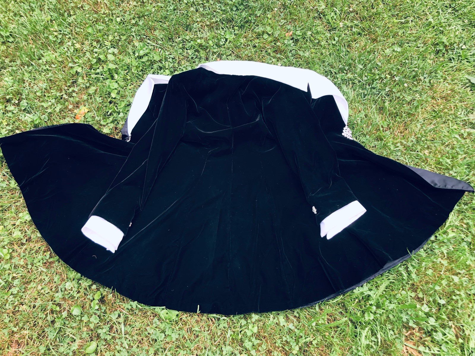 Vintage 1980’s Jessica McClintock Velvet Riding Coat Victorian Style 38” Jewels