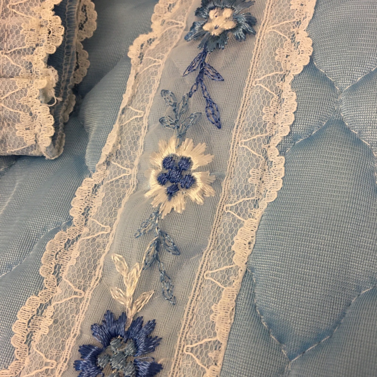 Vintage 60s 70s Light Quilted Long Robe Grannycore Coastal Grandma Lingerie (9)