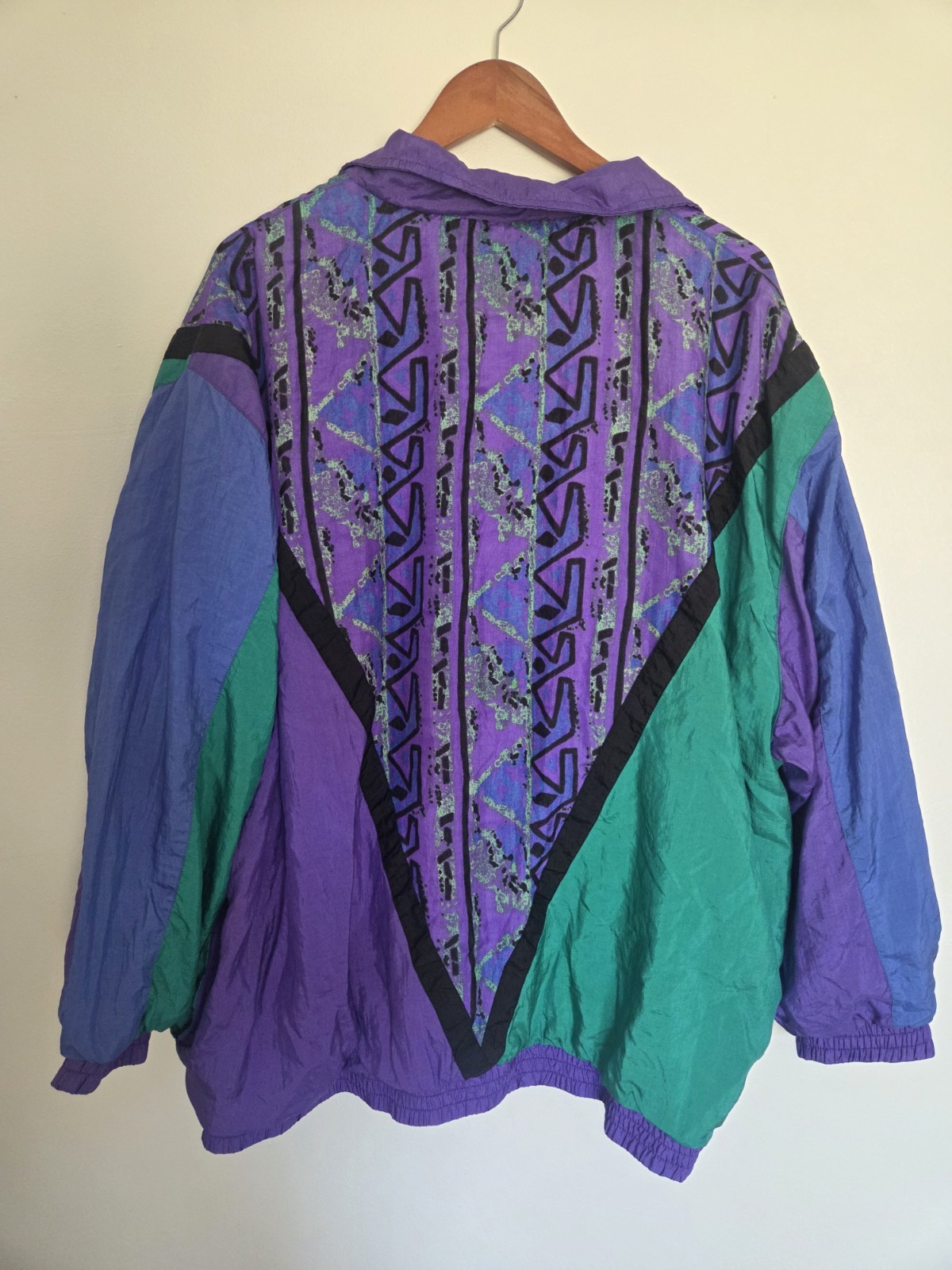 Vintage Active Sensation Women’s Windbreaker Outfit Purple Colorful