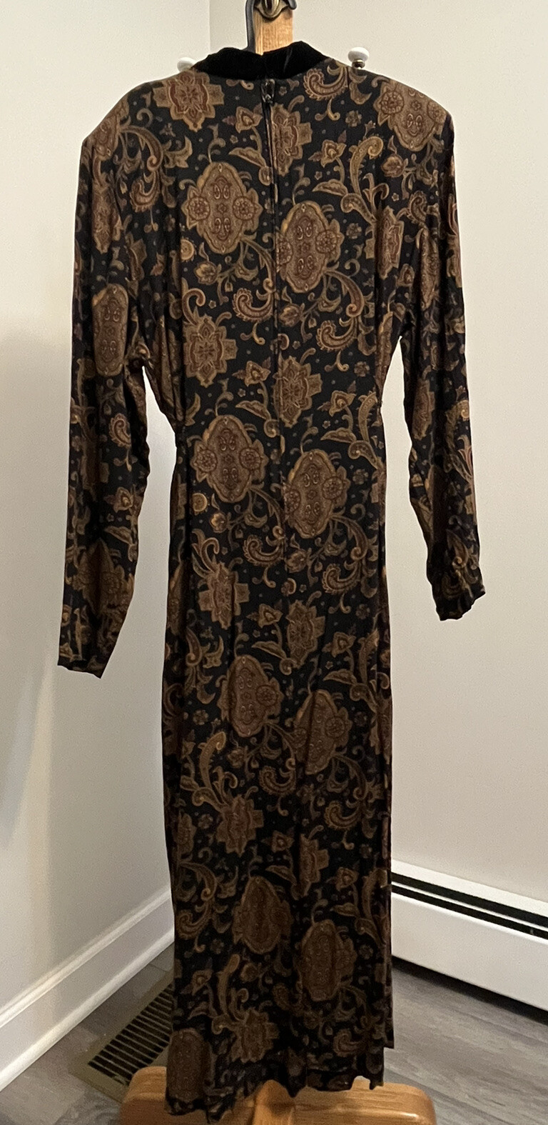 TR Bentley Vintage Dress Black And Gold Paisley Belted Good Condition Smoke Free