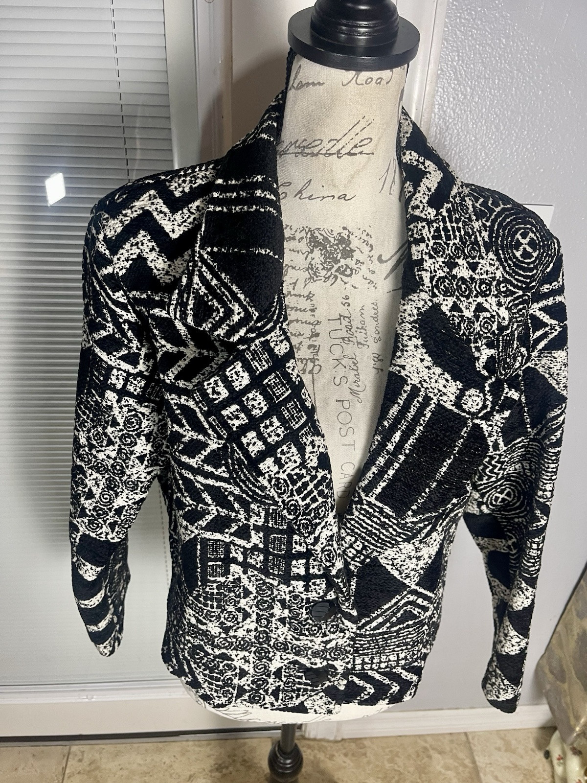 Silverado Vtg 80’s Oversized Shoulder Pad Cropped Tribal Aztec Tapestry Jacket M