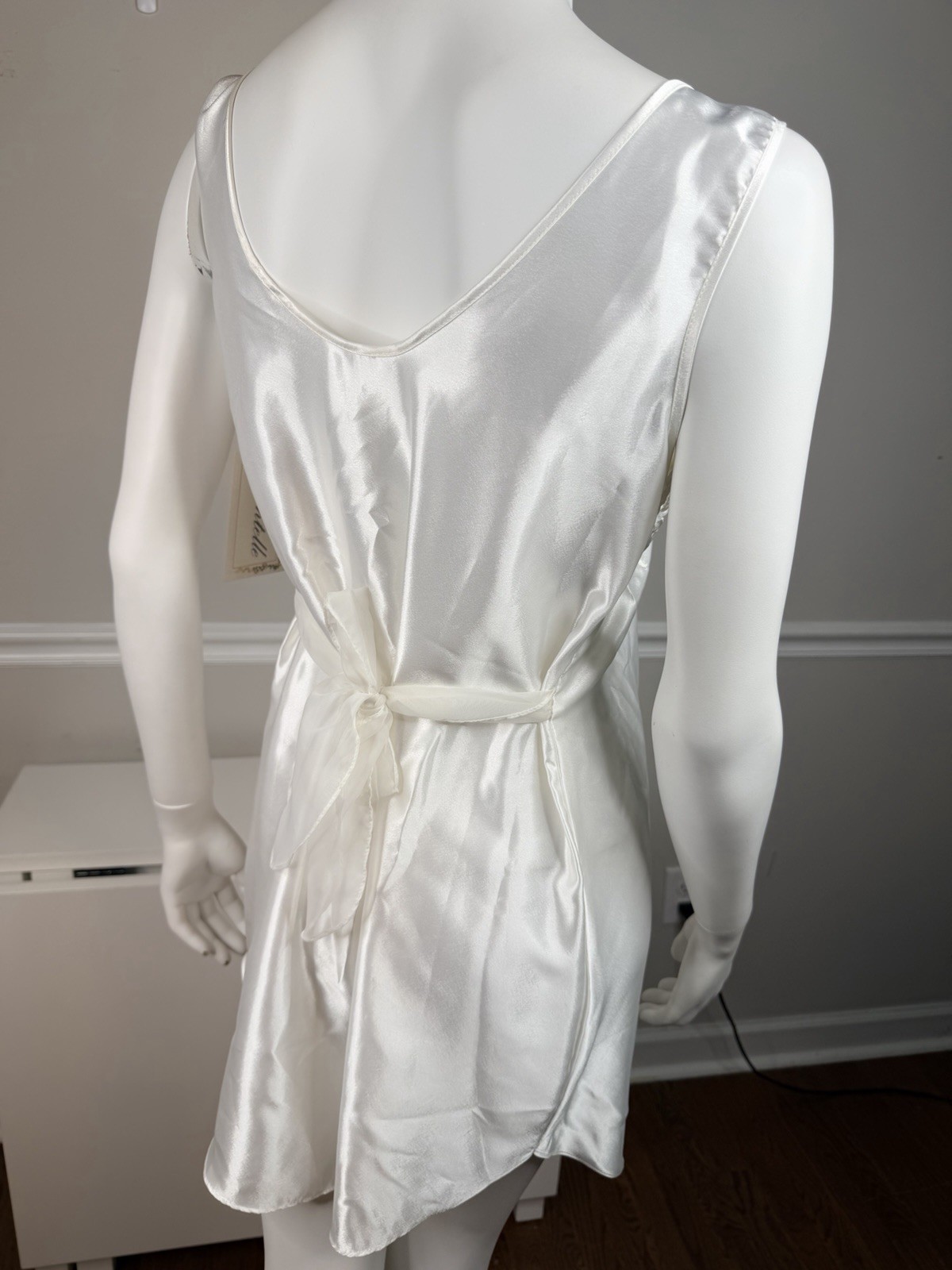 VTG NWT Dentelle floral Night Gown Medium bridal Lace Bodice Sheer Netting satin