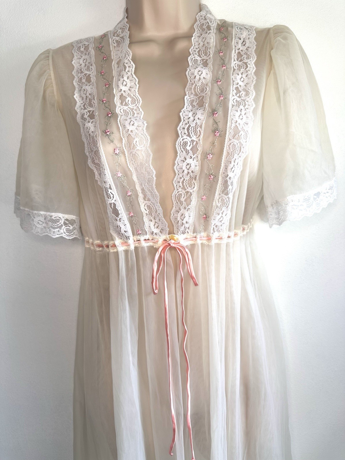 DREAM AWAY Vintage 70s Peignoir Robe Ivory Medium Bridal Lace Coquette