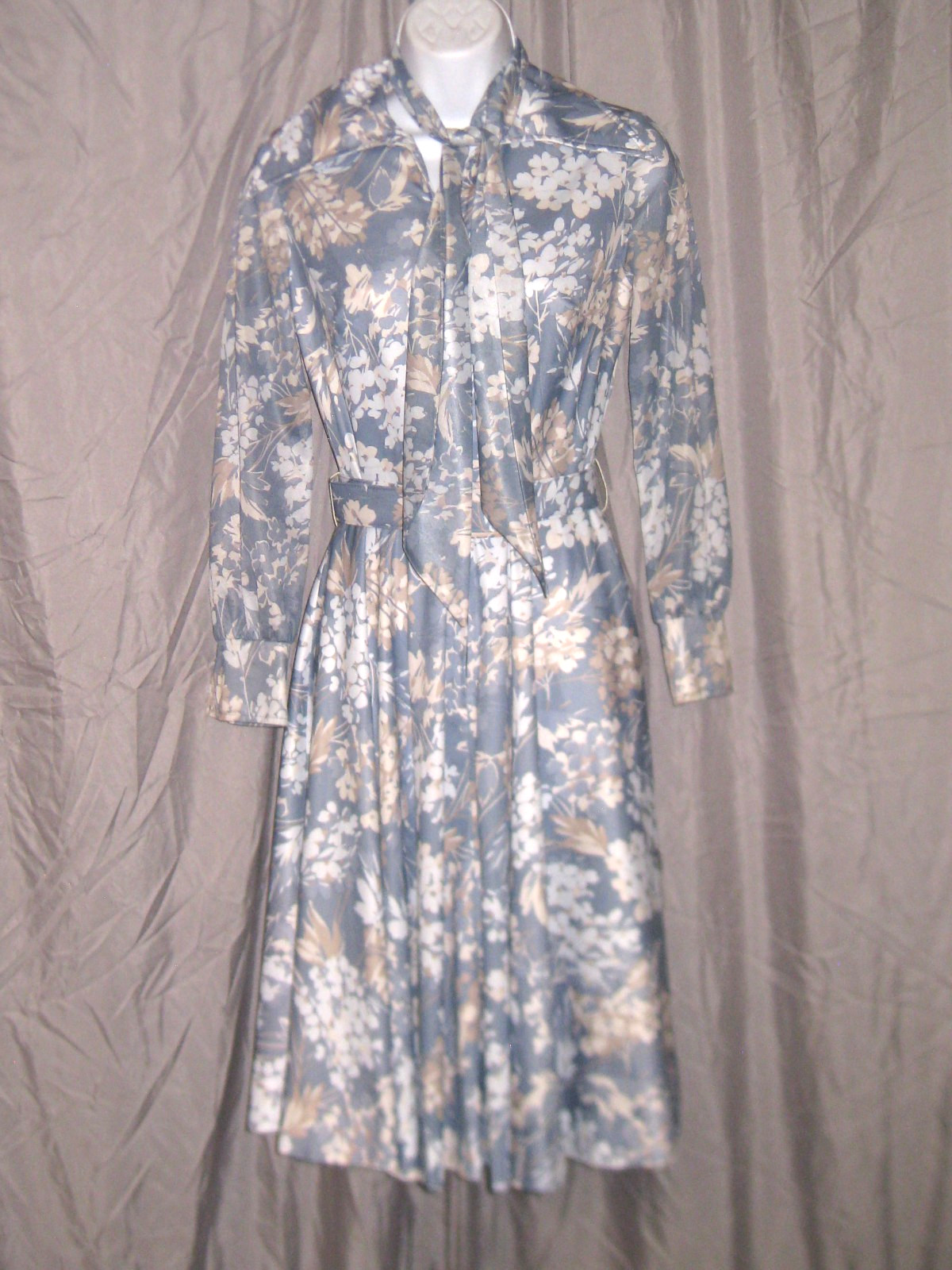 Vtg 60s-70s Ladies’ Sz M Moth Grey Floral Print Dress by Paul of California