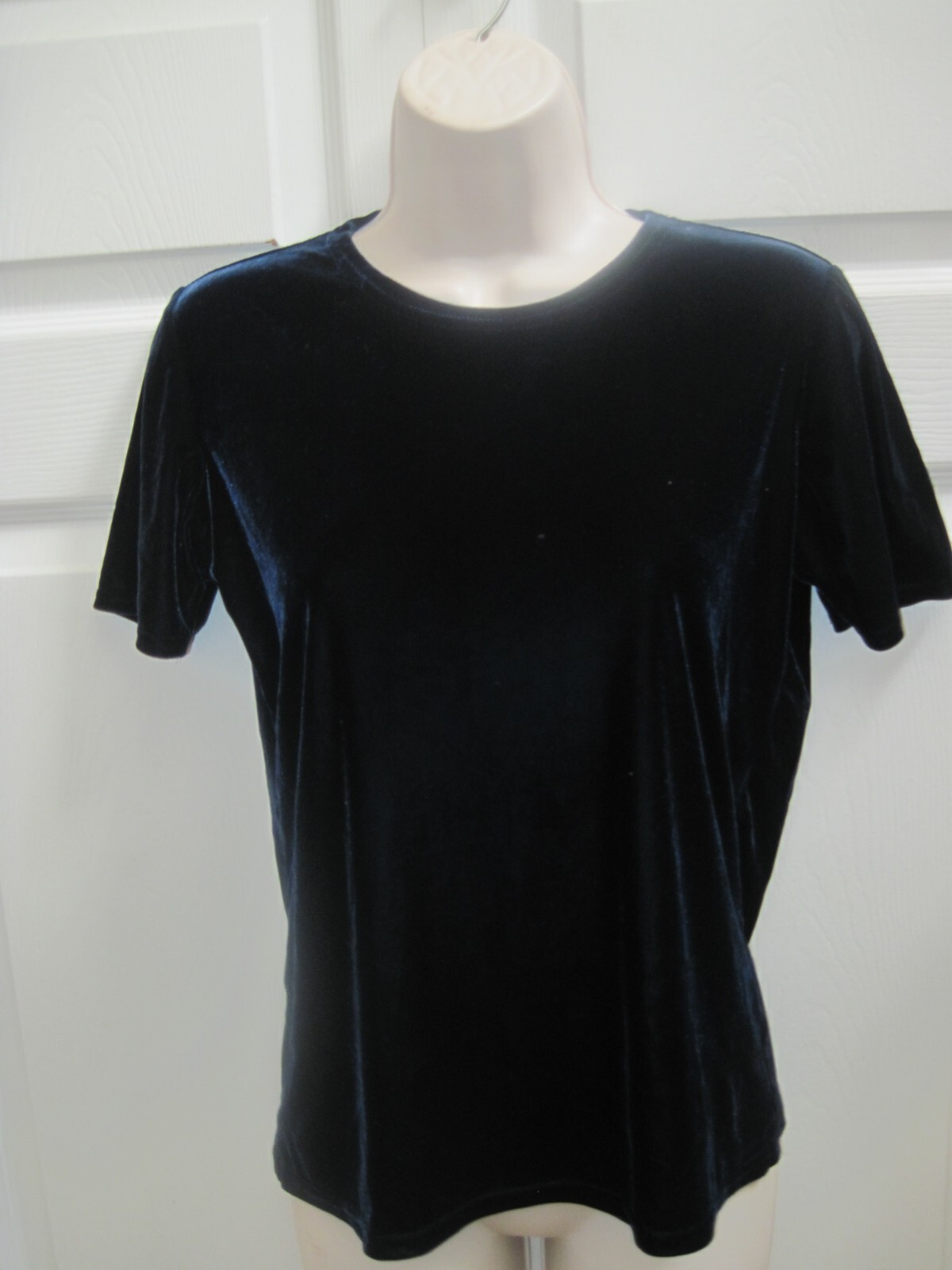 Kathy Ireland Women’s Medium Dark Blue Velvet Top Short Sleeves Round Neck