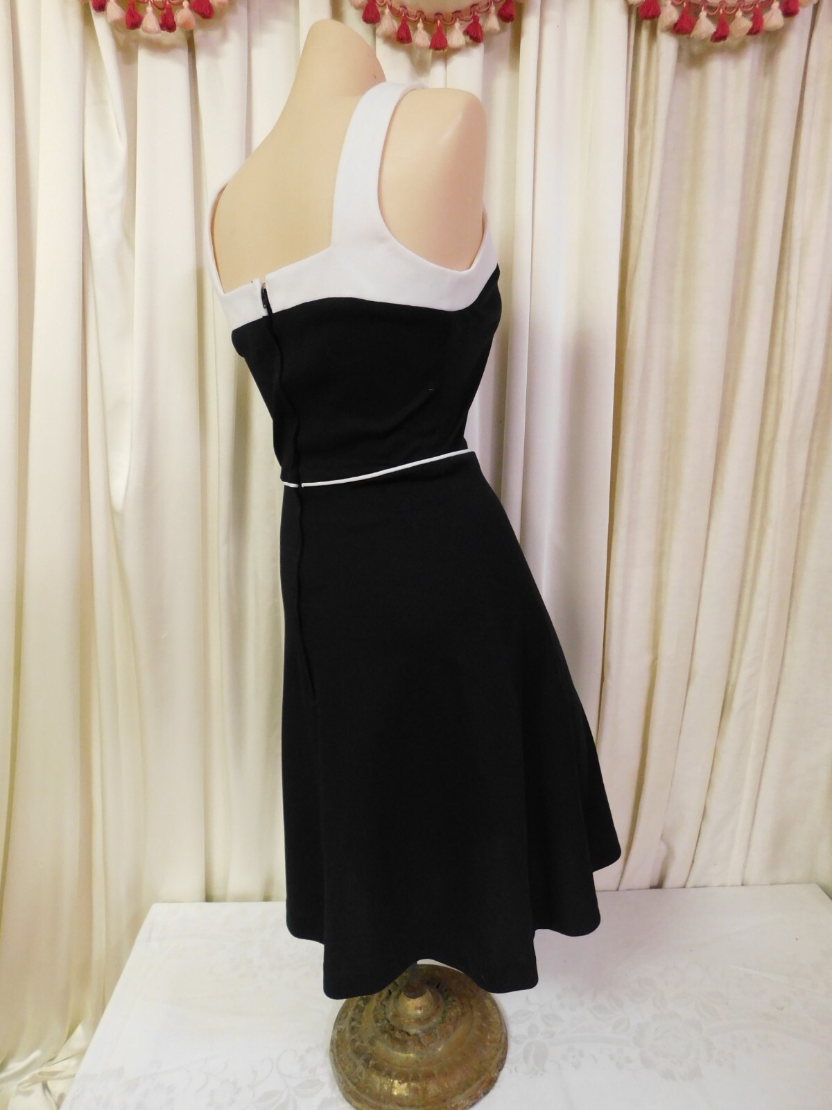 1970’s Vintage Black w/ White Polyester Fit Flare Dress 26″ W