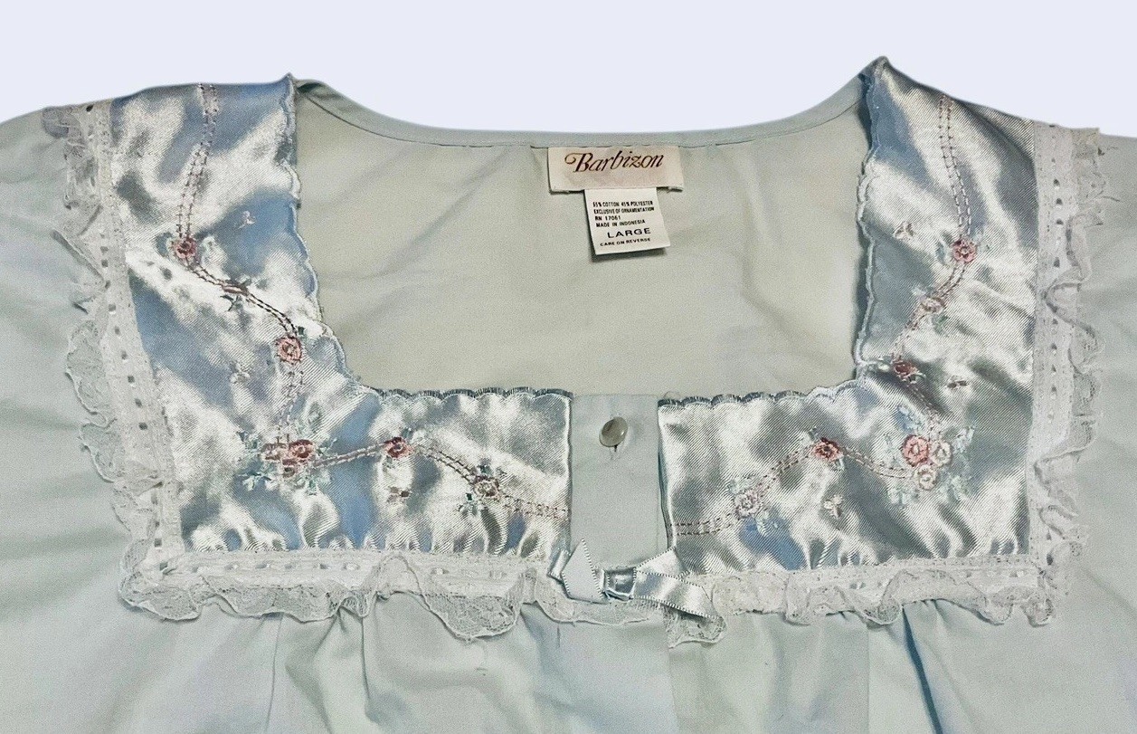 Vintage BARBIZON L Blue Lace Embroidered Satin Bow Pearl Button Pockets Robe