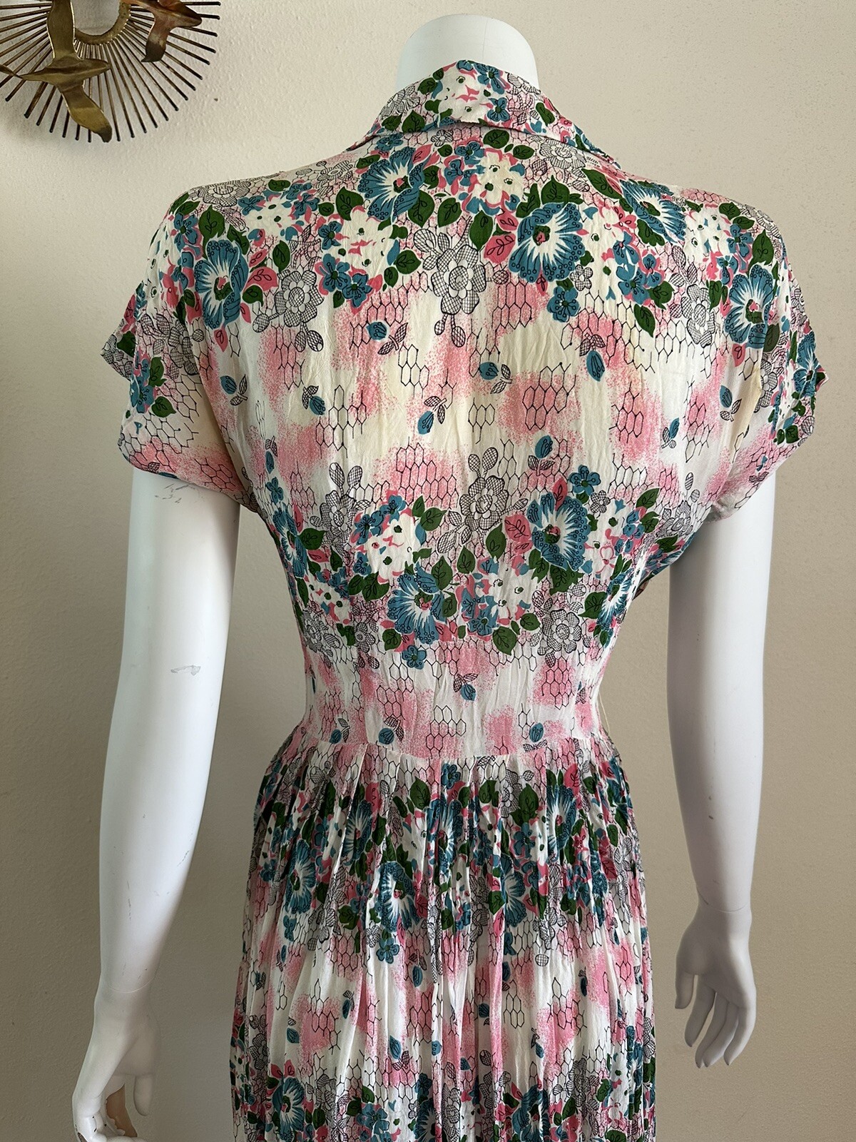 Vintage 1940s Floral Crepe Day Dress Big Collar Novelty Print Pink Blue Small
