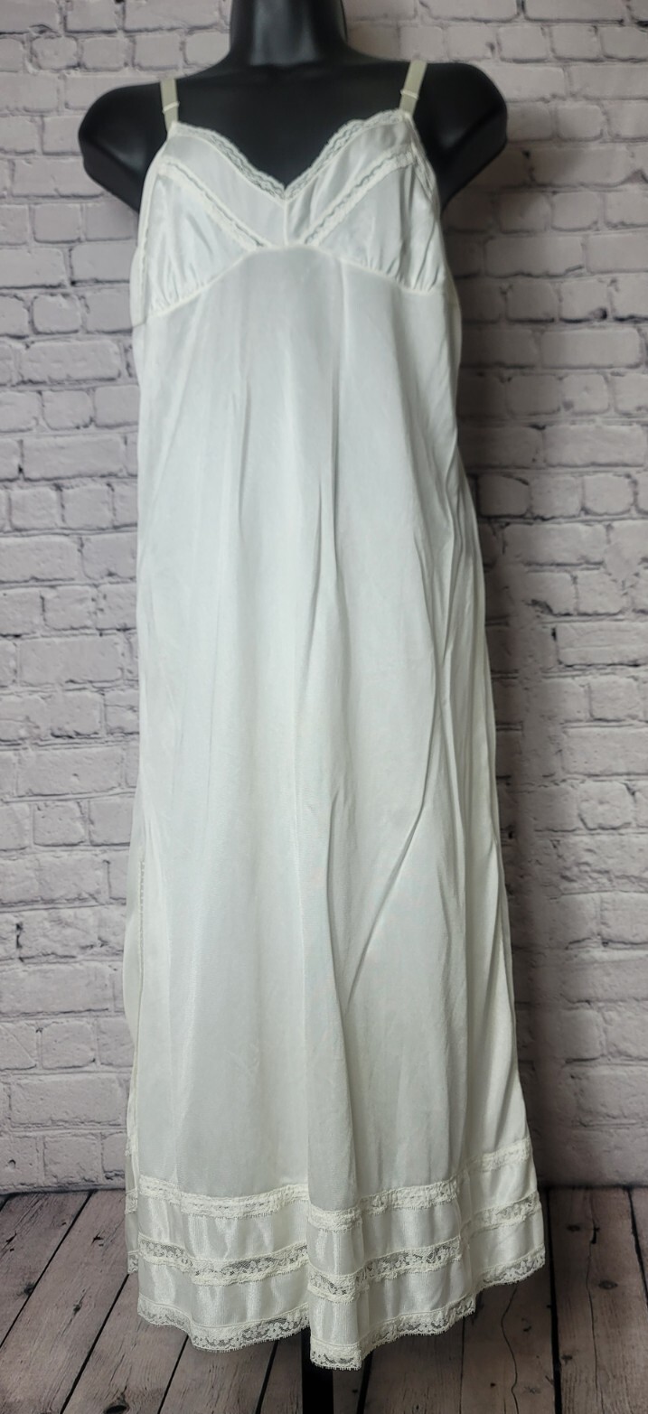 Vintage Philmaid Long Gown Soft Cream 34 Medium M 1960’s Lace Trim Ivory Slip