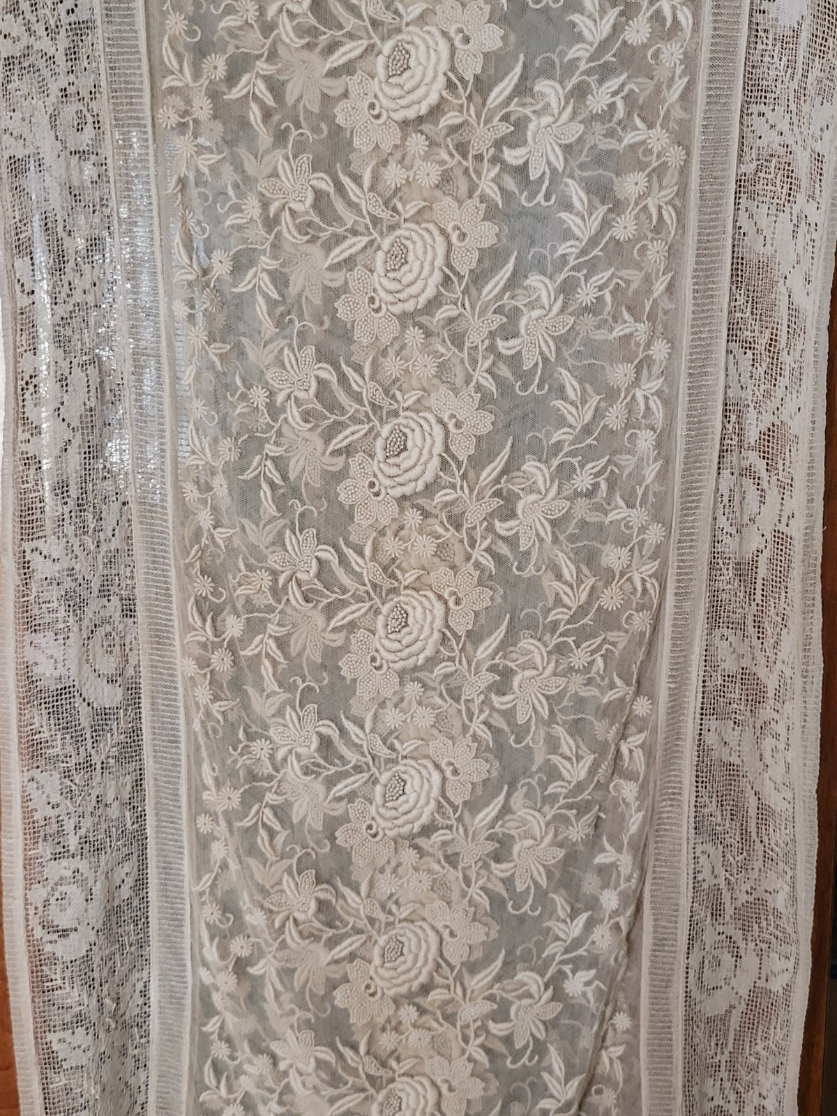 ANTIQUE 1920’S EMBROIDERED NET LACE DRESS FILET LACE & RIBBON ROSES BULLOCKS