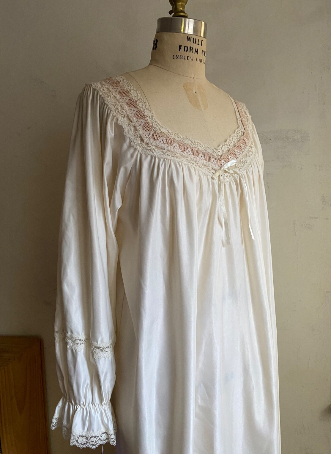NWT ~ Vintage Juli of Slumbertog’s Satin Lace Long Sleeve Nightgown Large ~ USA
