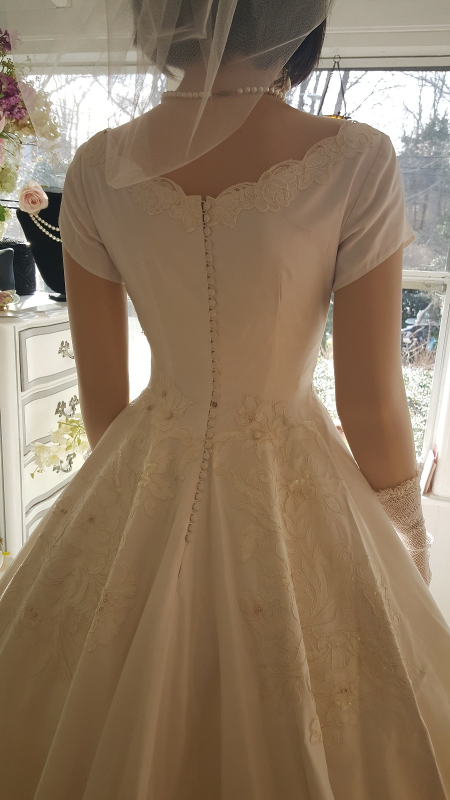 VTG1950s Princess Style Wedding Gown cap sleeve sequin lace and pearl bodice 4/6