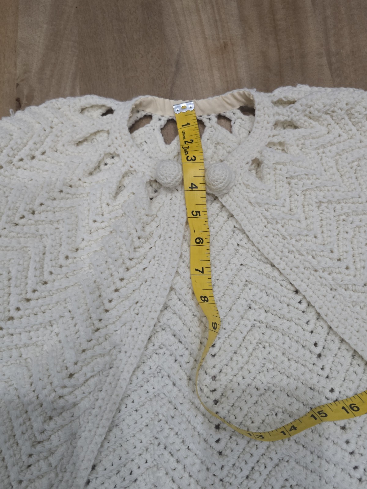 VTG 70s Handmade Crochet Cape Poncho Ivory Chevron Zig Zag Scalloped Knit Shawl