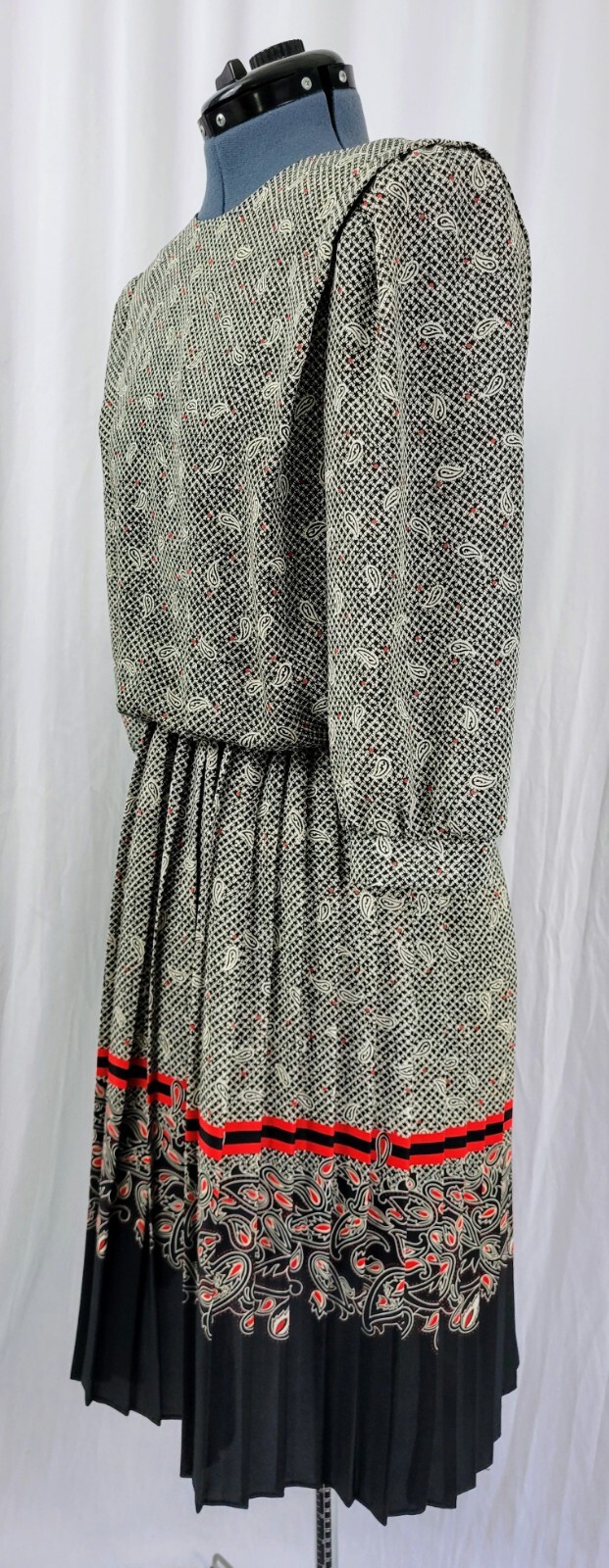 Vtg VLP Petites Cream & Black Patterned Dress w Red Acc & Border Trim Size 12