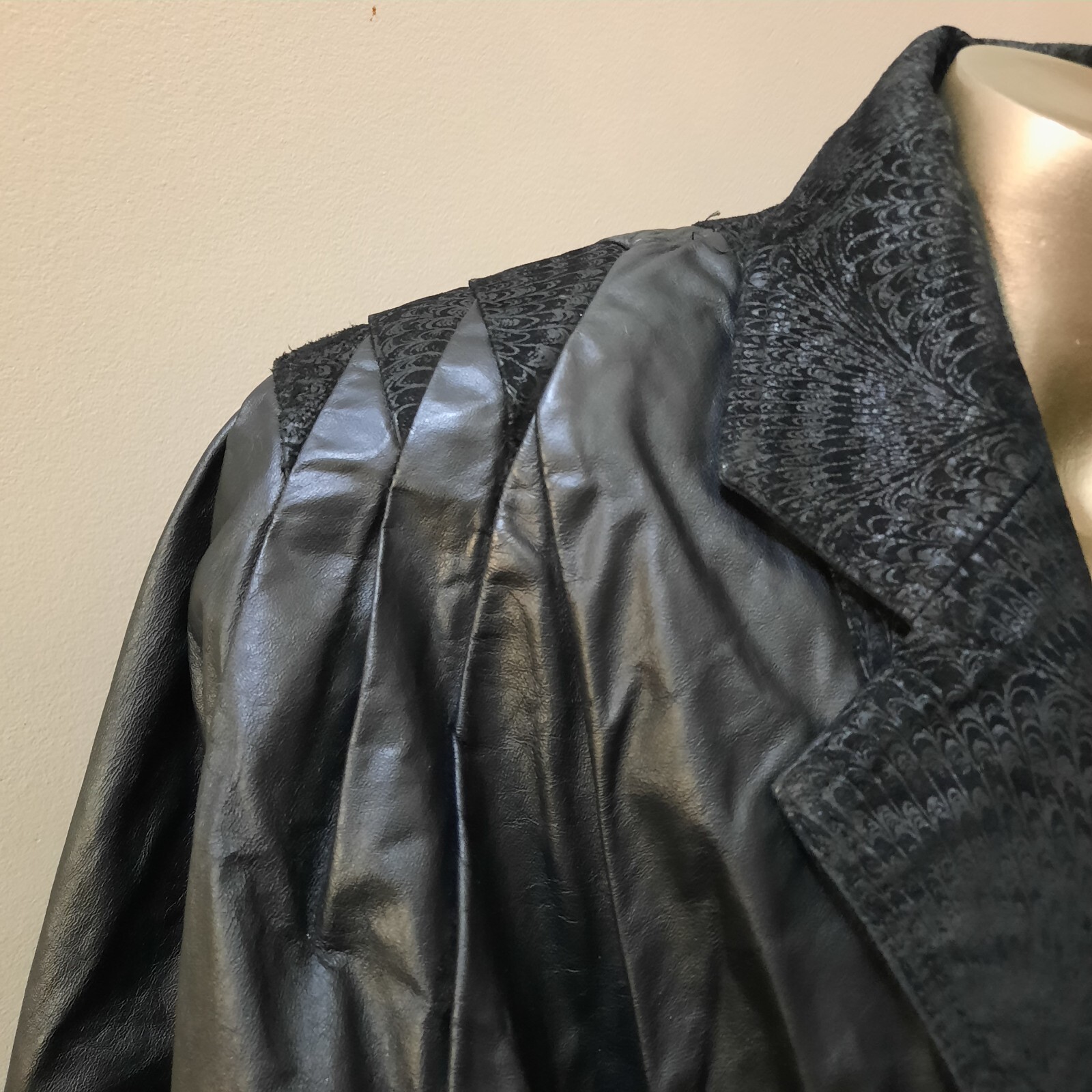 LEATHER VTG 80S DOLMAN SLEEVES SHOULDER PADS PLEATS SHORT JACKET sz M