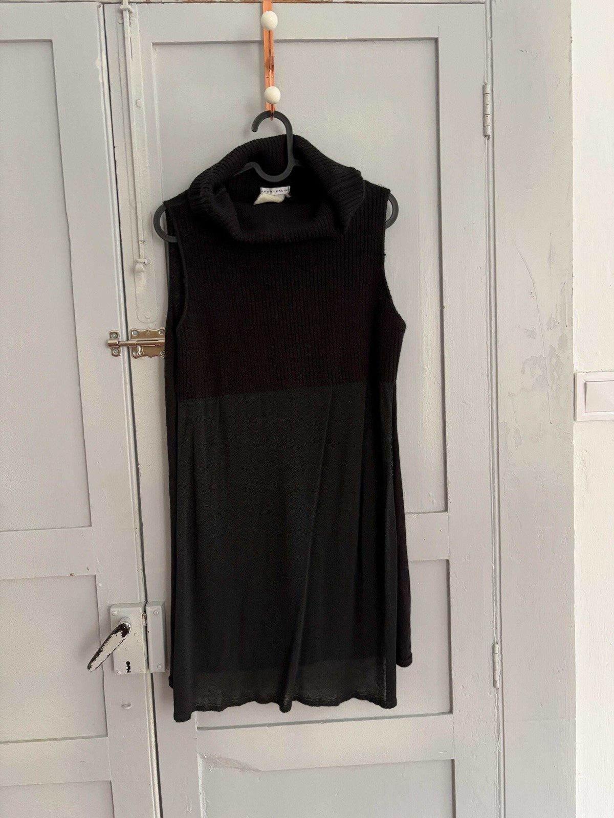 Black Sarah Pacini Turtleneck Tunic Top – Minimalist High Neck Wool Blend