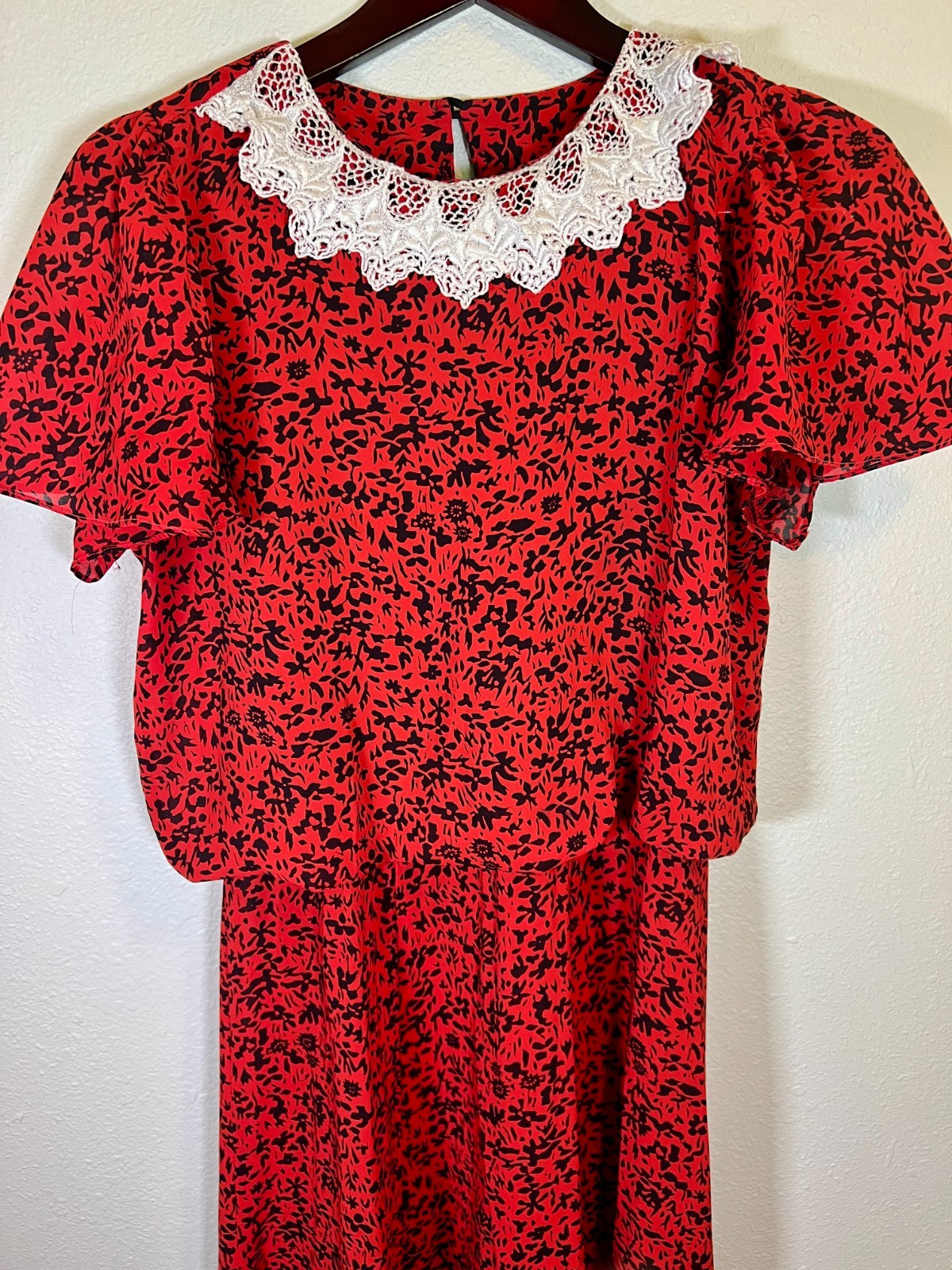 Vintage 1980s Prairie Revival Red Floral Lace Collar Midi Dress Basic Theater Pc
