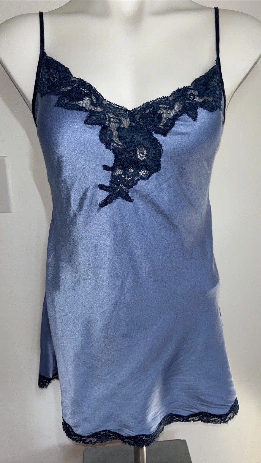 Victoria’s Secret Vintage 100% Silk Blue Back Lace Slip Dress XS Y2K Nightgown