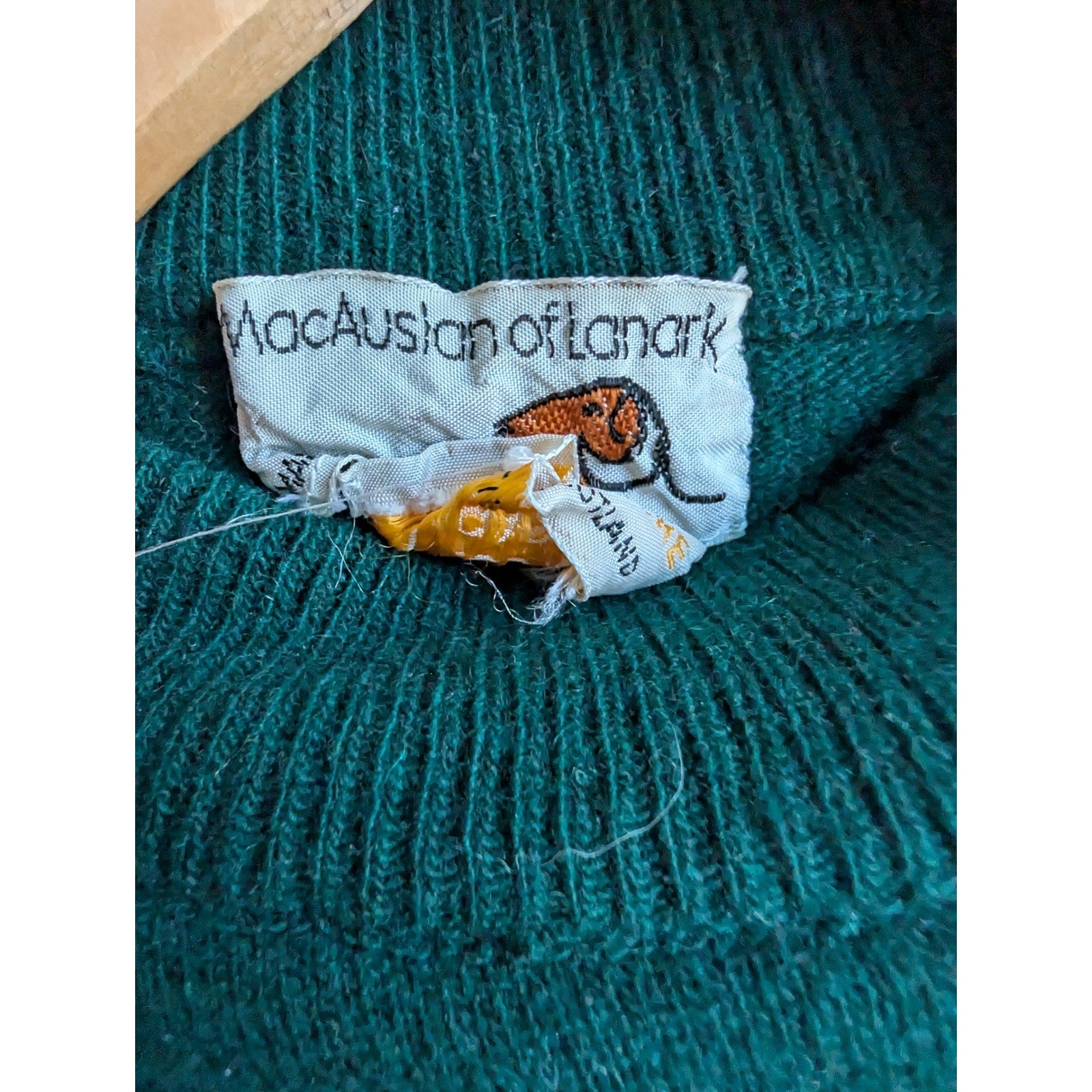 Vintage MacAuslan of Lanark Scotland 100% Cashmere Sweater Emerald Green 40