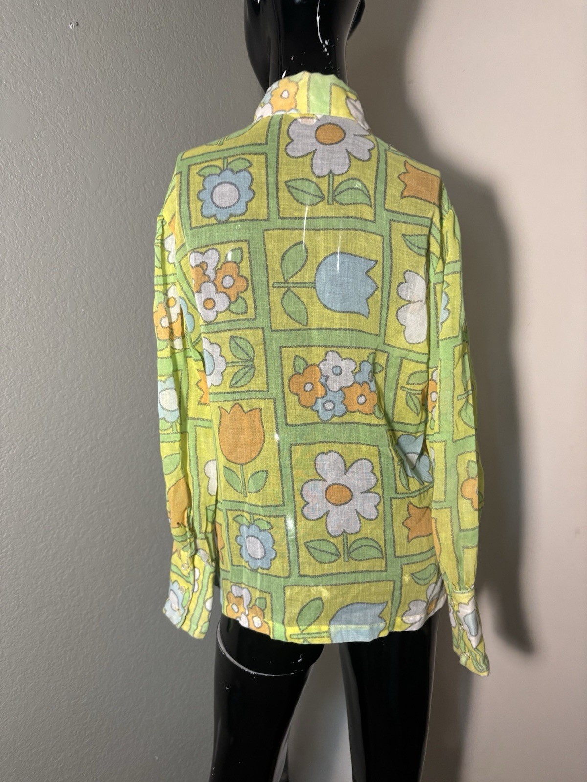 1970’s Colorful Floral Button Up Dress Shirt Daggar Collar