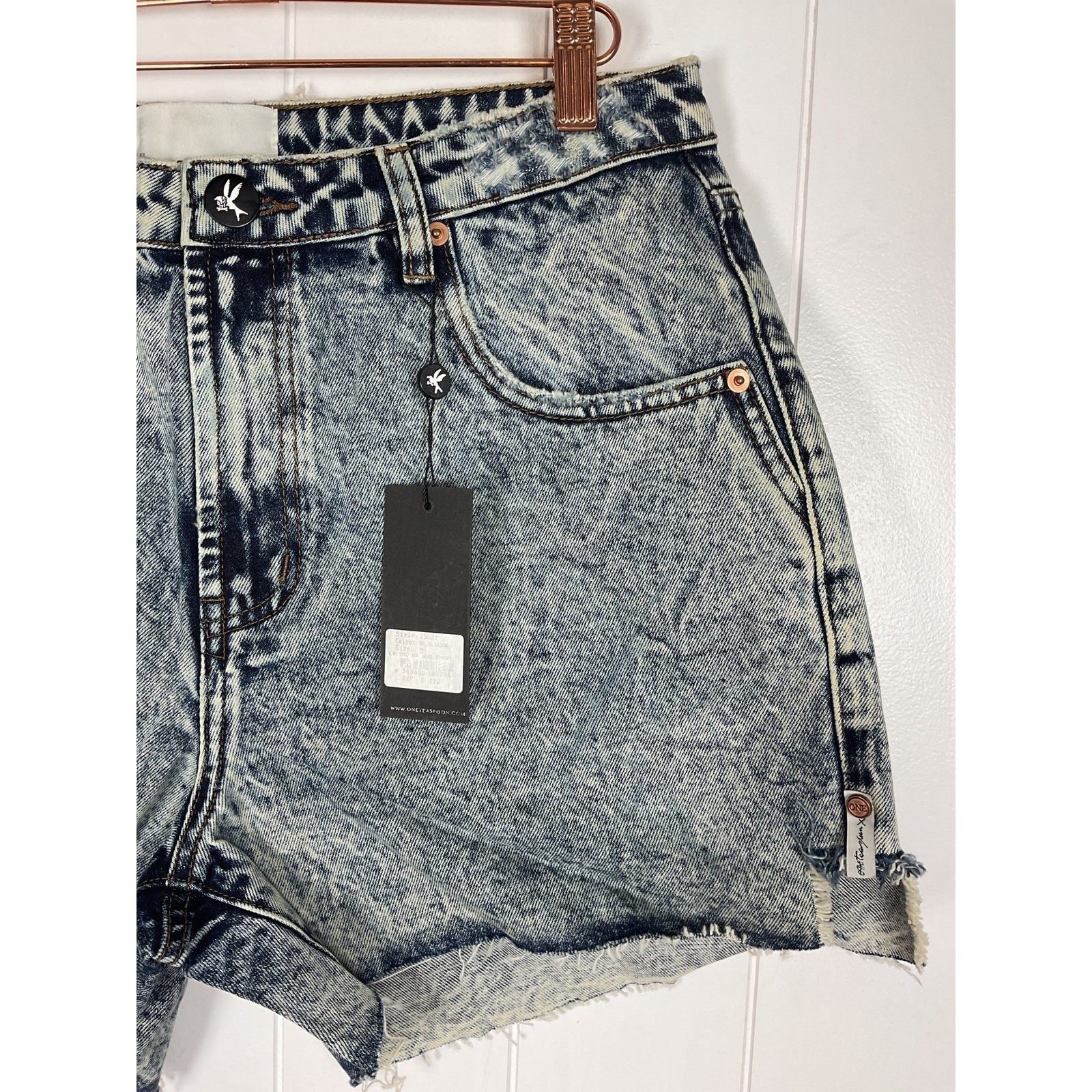 One Teaspoon Legend High Waisted Mom Denim Washed Shorts Size 31 NWT