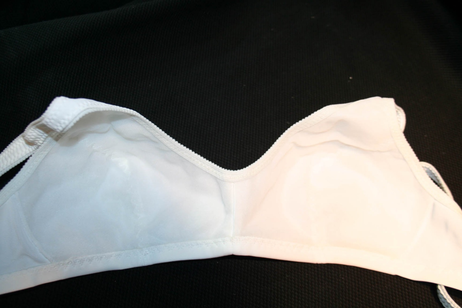 36 B VTG 70s NOS Nylon CONTOUR Keyhole Bra Soft’n Sensuous Exquisite Form P3789