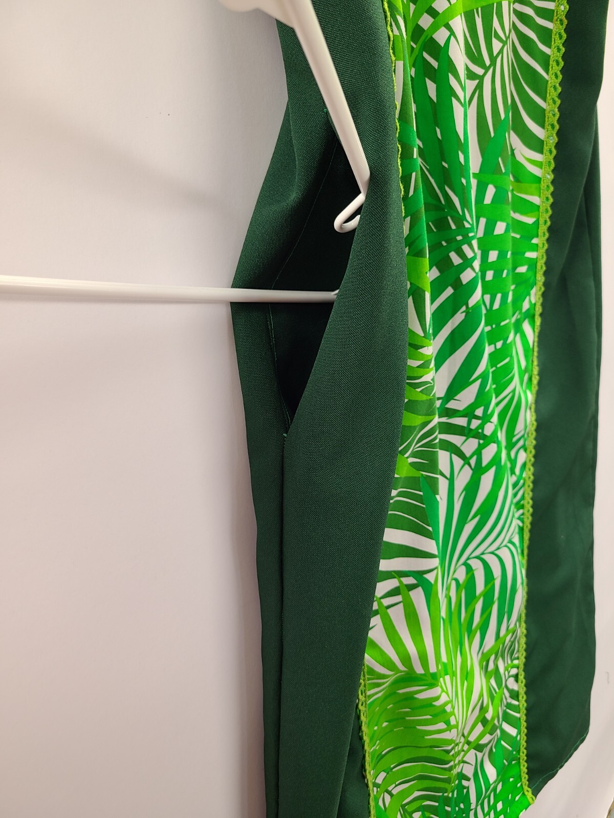 Hawaiian Dress Vintage Size M/10 White & Green Midi Tribal Print Short Sleeve