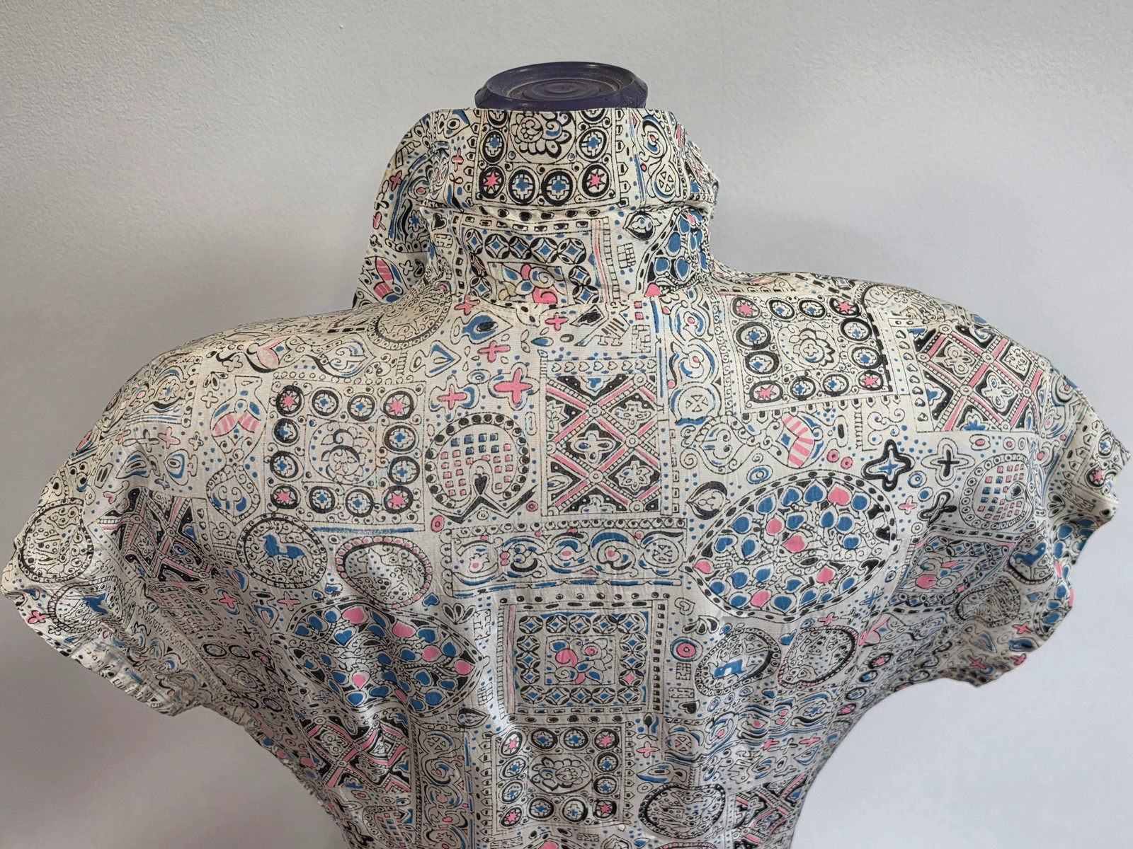 Vintage 1940s 1950s White Blue Pink Abstract Novelty Print Dress Animals Birds