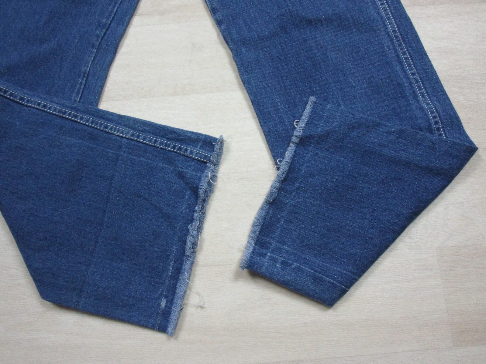 Vintage 70s Jeans Womens Sz 25 High Rise Straight Denim Raw Hem Embroidered Rose