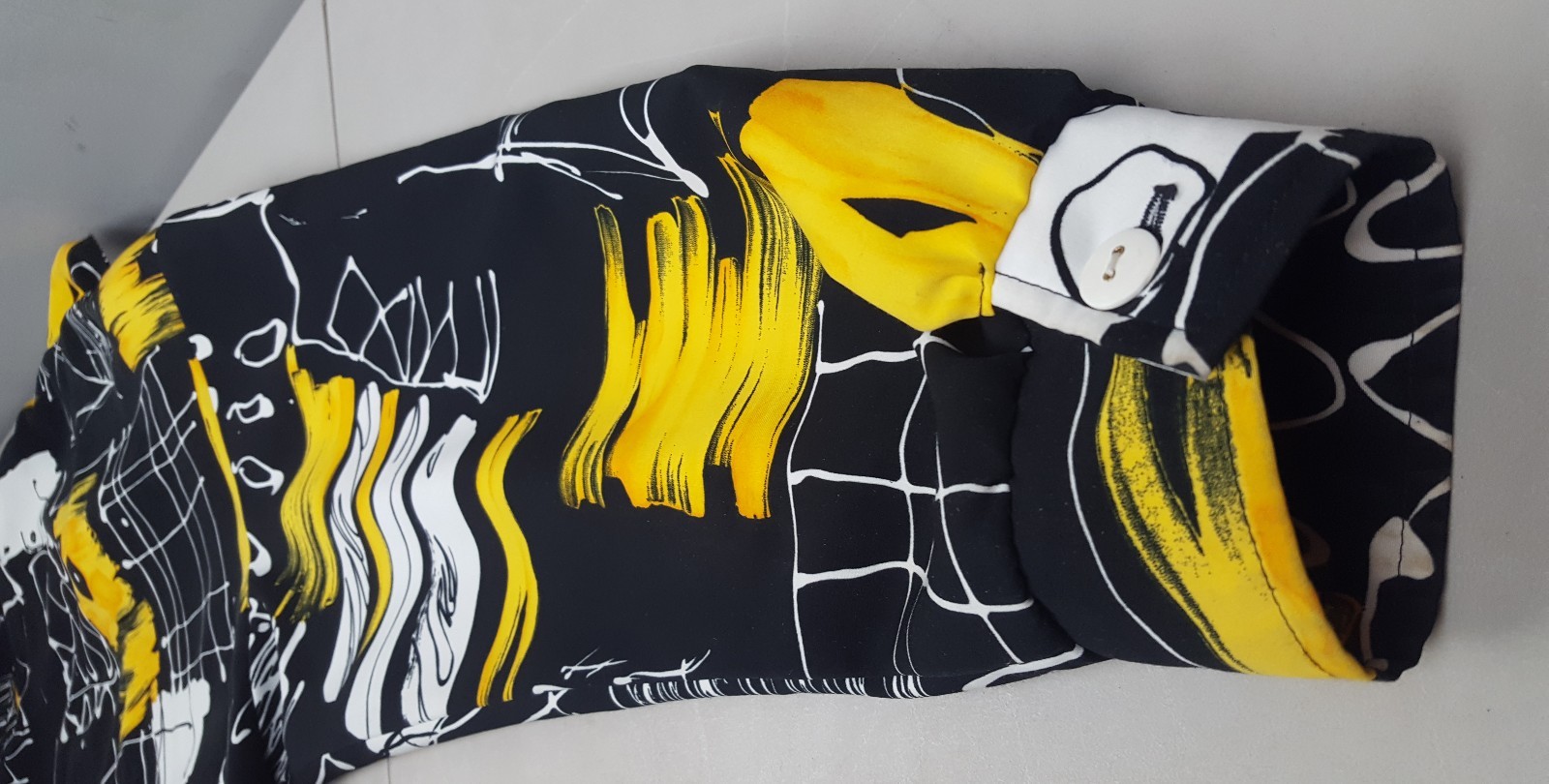 vintage 80s three flaggs black white and yellow jacket with padded shoulders xl