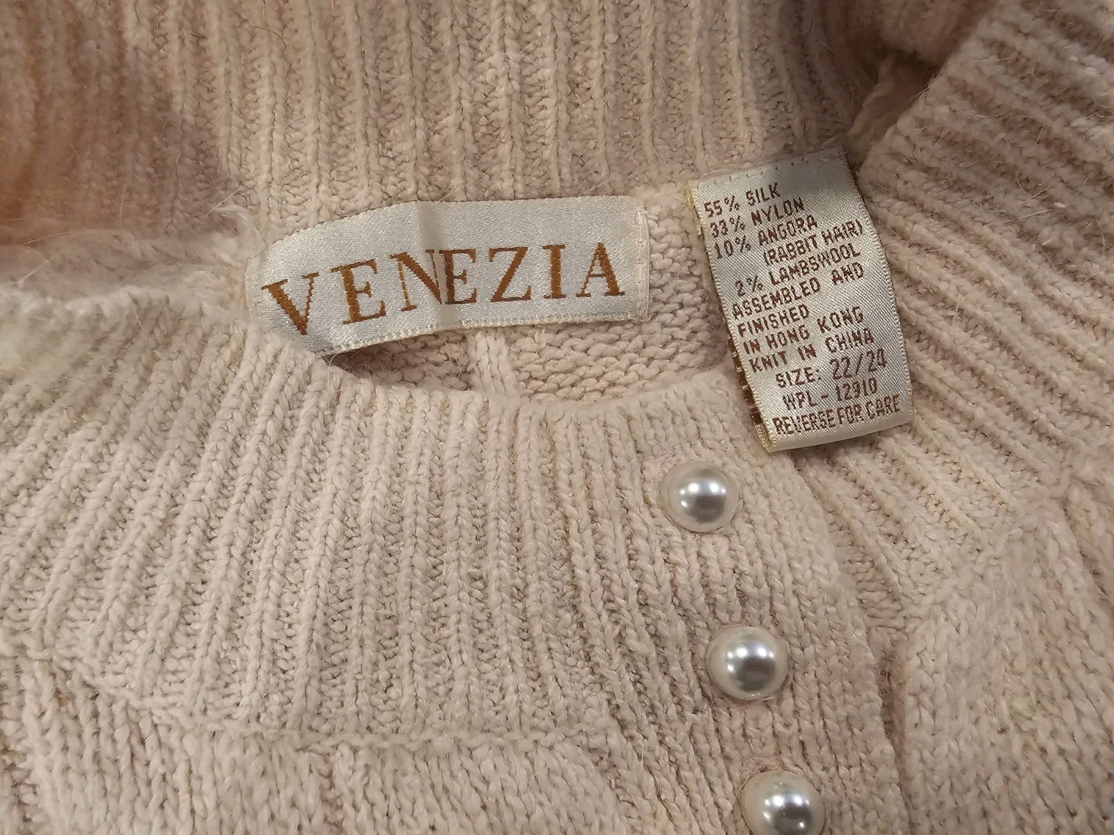 VENEZIA Vintage 80′ Silk Angora Blend Pearl Buttons Henley Sweater. Size 22/24