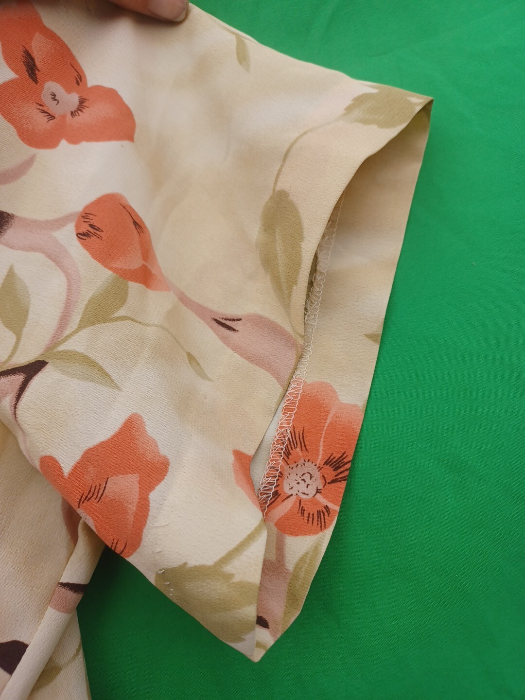 Vintage Lady Darian Dress 18W Cream Red Floral Tie Waist Tea Dress Shoulder Pads