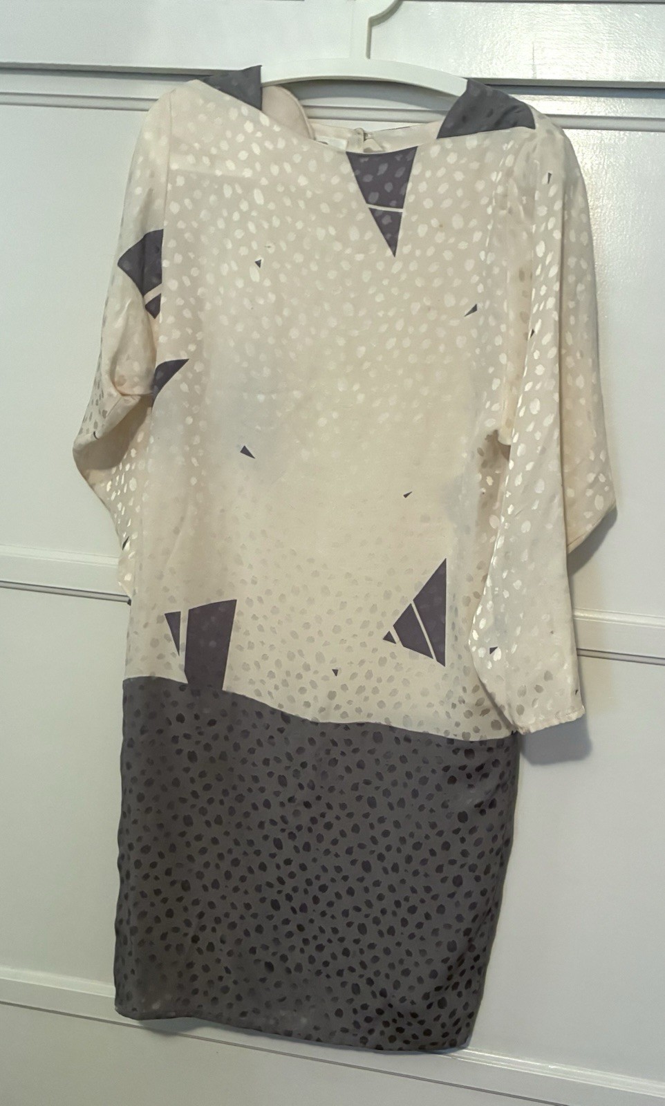 Vintage Retro 1980s 80s Graphic Cream White and Gray Patterned Shift Dress Midi