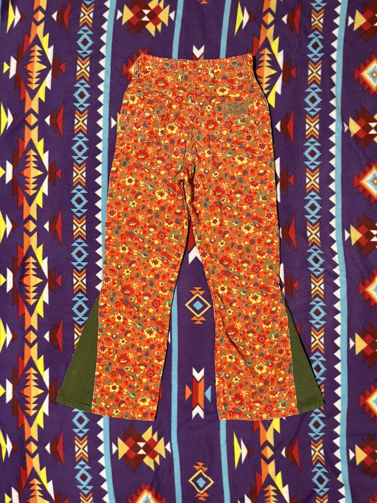 VTG 70s Maverick Blue Bell Corduroy Hippie Floral Women’s Size 11/12 Slim Pants