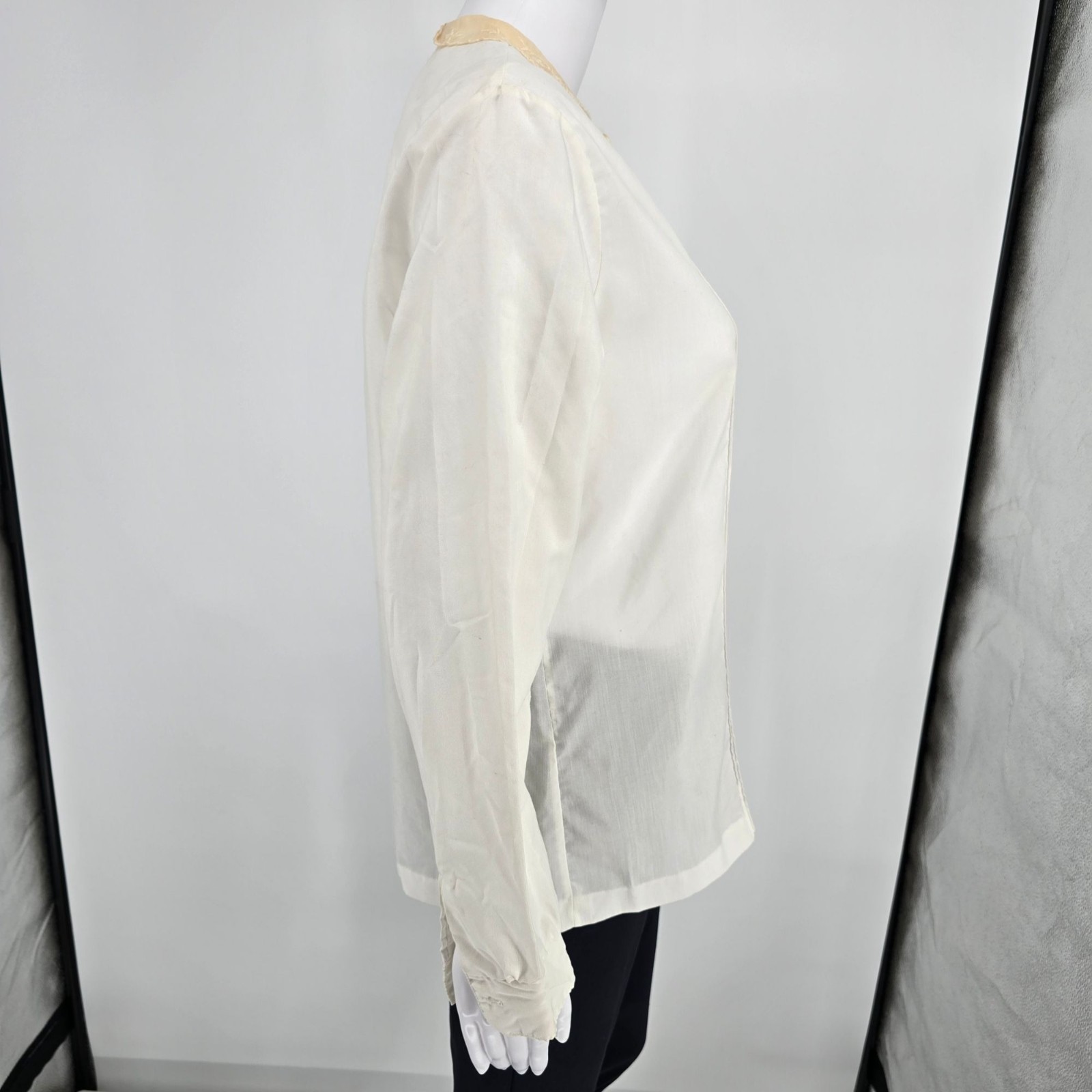 Vintage 1970s Donnkenny Peter Pan Lace Collar Pintuck Long Sleeve Blouse (L)