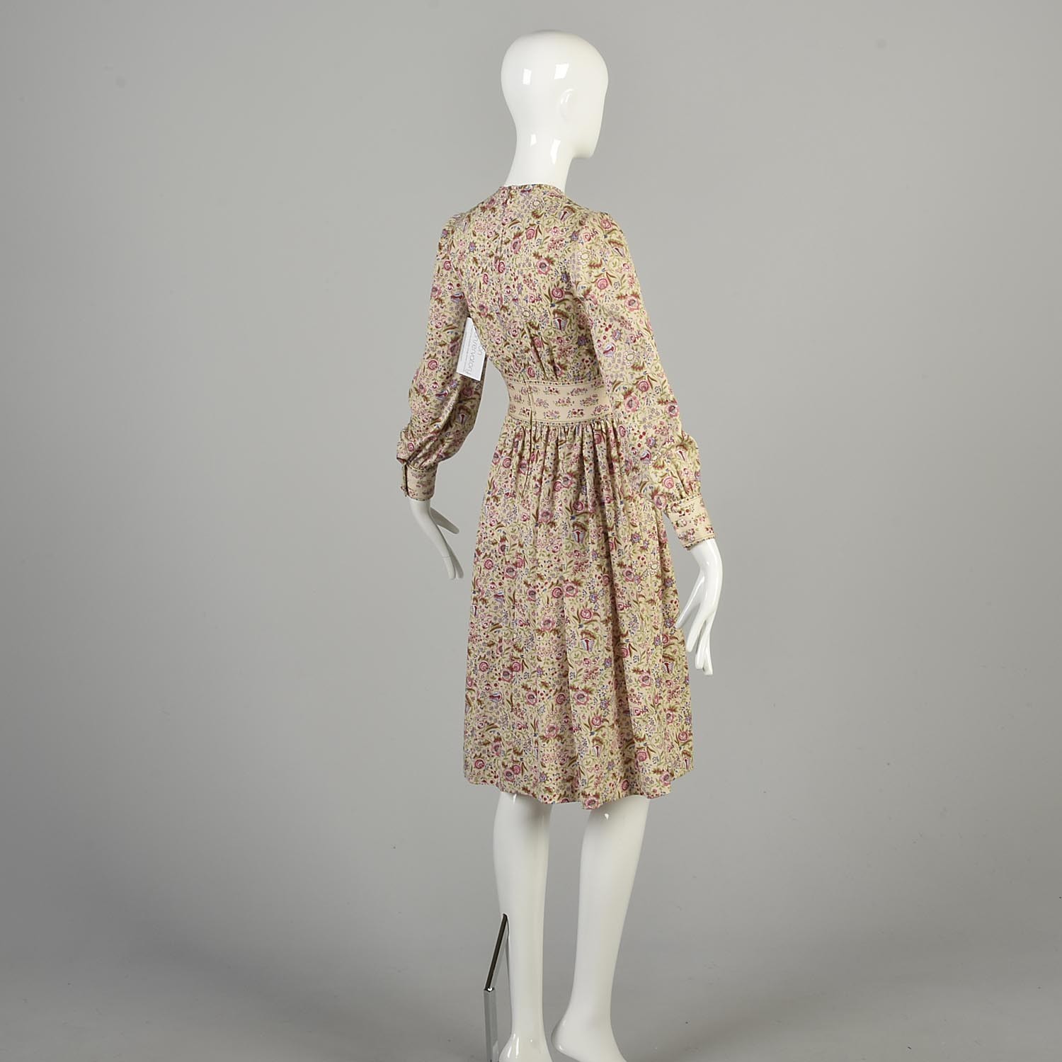 1970s XS Beige Floral Dress Boho Long Sleeved Full Skirt Knee Length