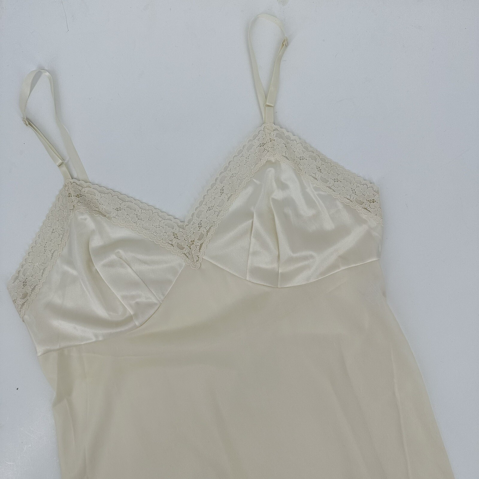 Vintage Vanity Fair Full Slip Lace Antron III Nylon 70s Cream Womens 38 Large