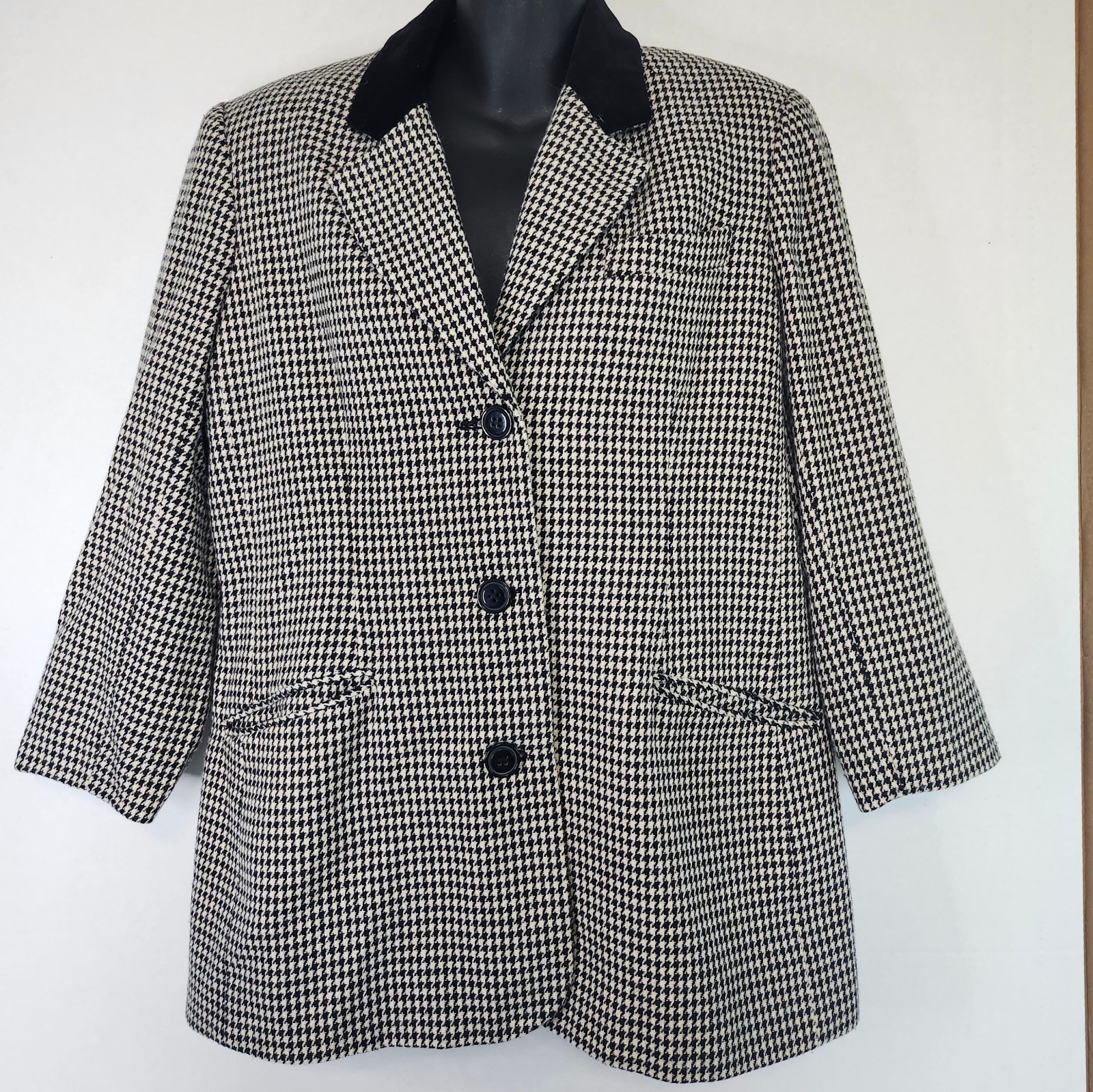 Vintage White Stag Houndstooth Blazer Womens Size 6 Wool Velvet Trim *Read