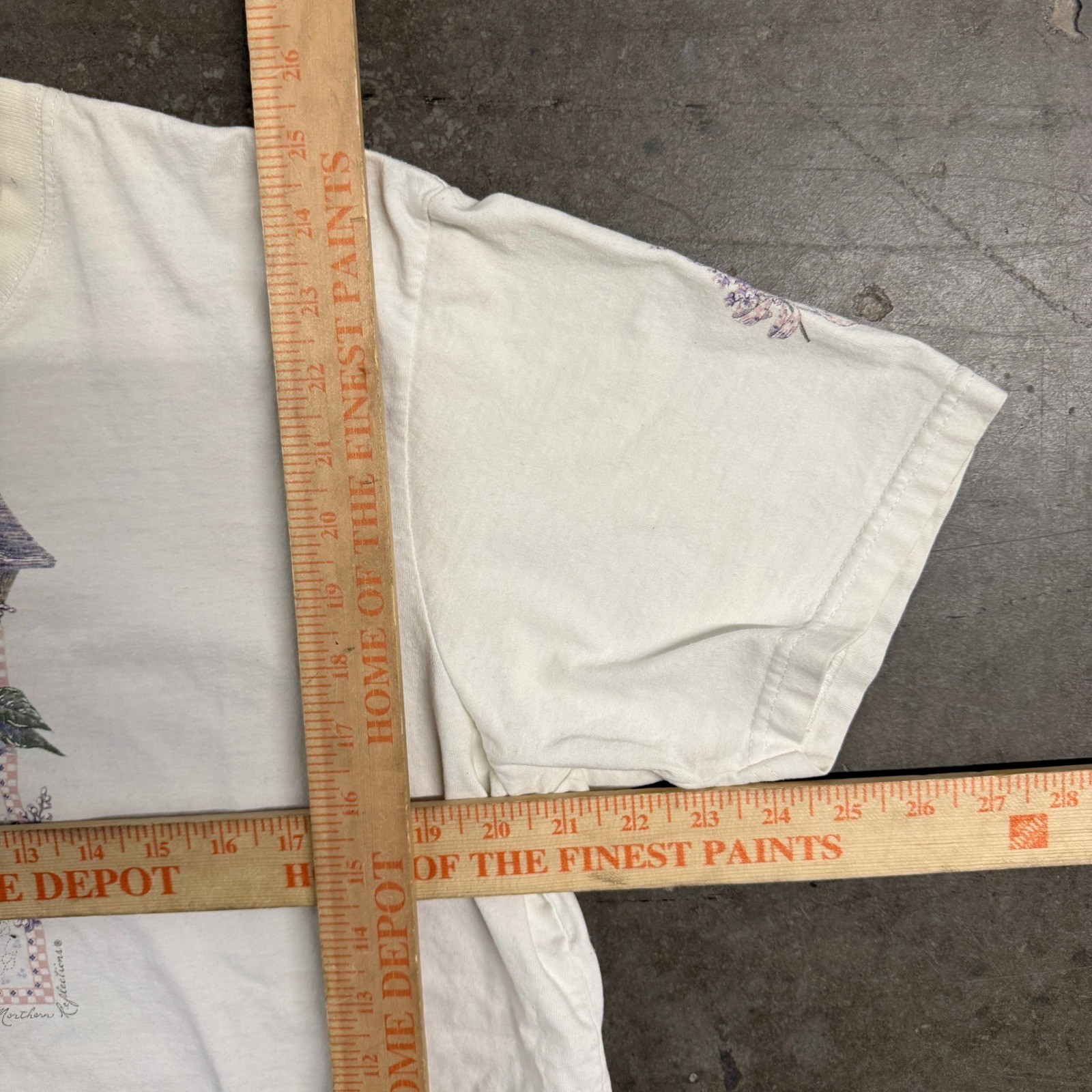 Northern Reflections Vintage Lilac Birdhouse Graphic T-Shirt Cream Large Canada