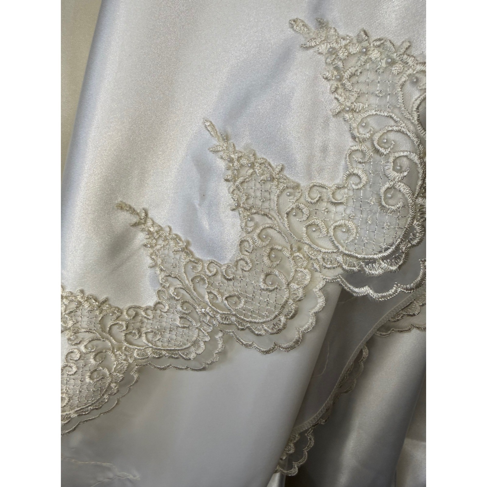NWT Vintage Wedding Dress Ivory Lace Pearl Bow Train Size 16 Embroidered 90’s